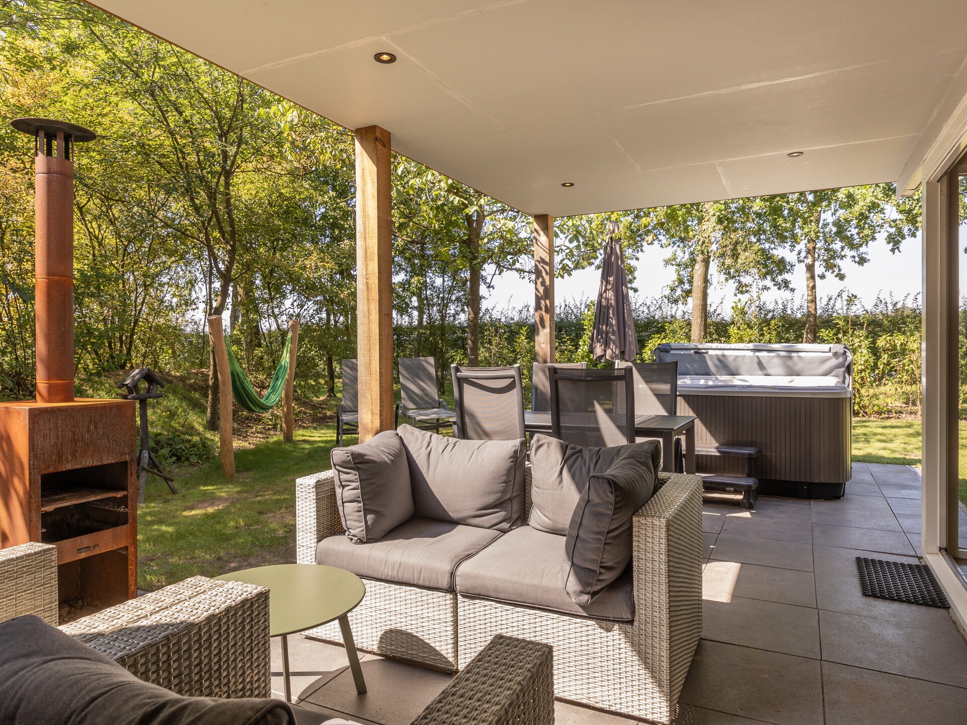 Luxe vakantiehuis met jacuzzi en sauna op groen vakantiepark in Brabant - foto 11