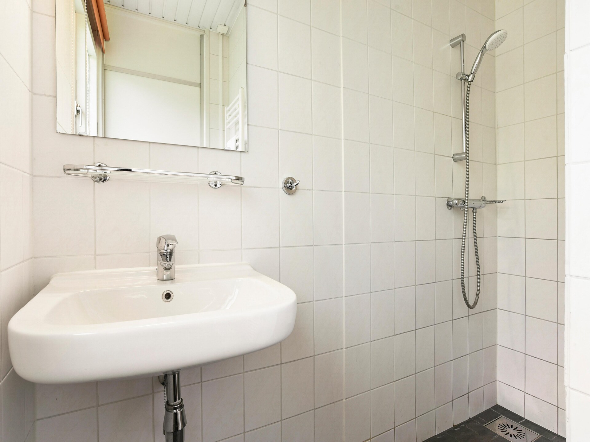 Vrijstaande boshut met haard op rustig vakantiepark bij Putten - foto 10