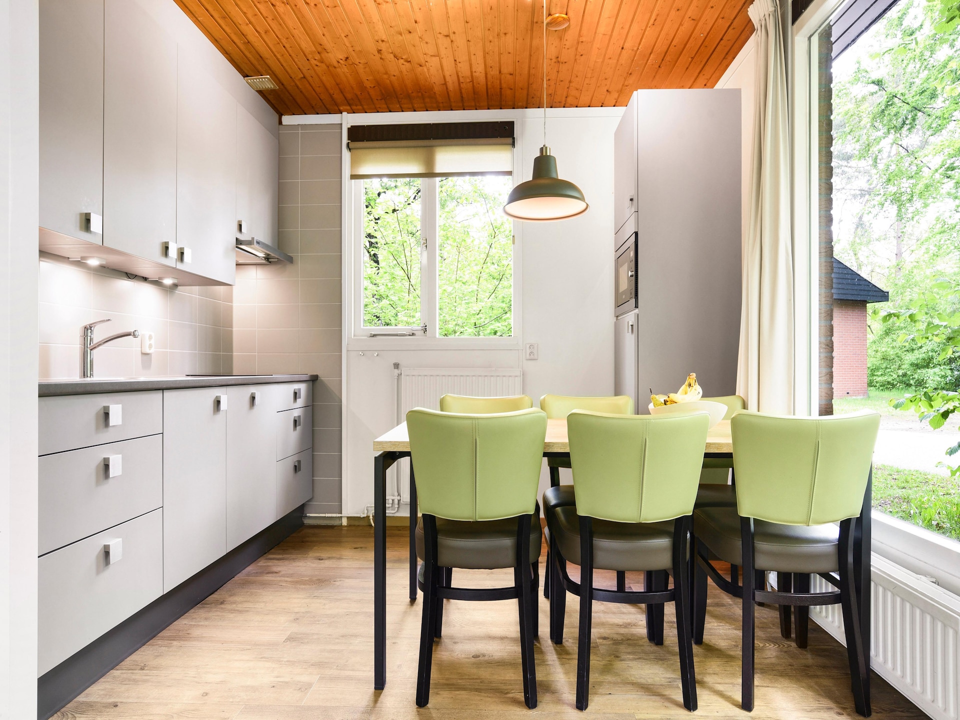 Vrijstaande bosbungalow in Putten voor 6 personen met haard en tuin - foto 4