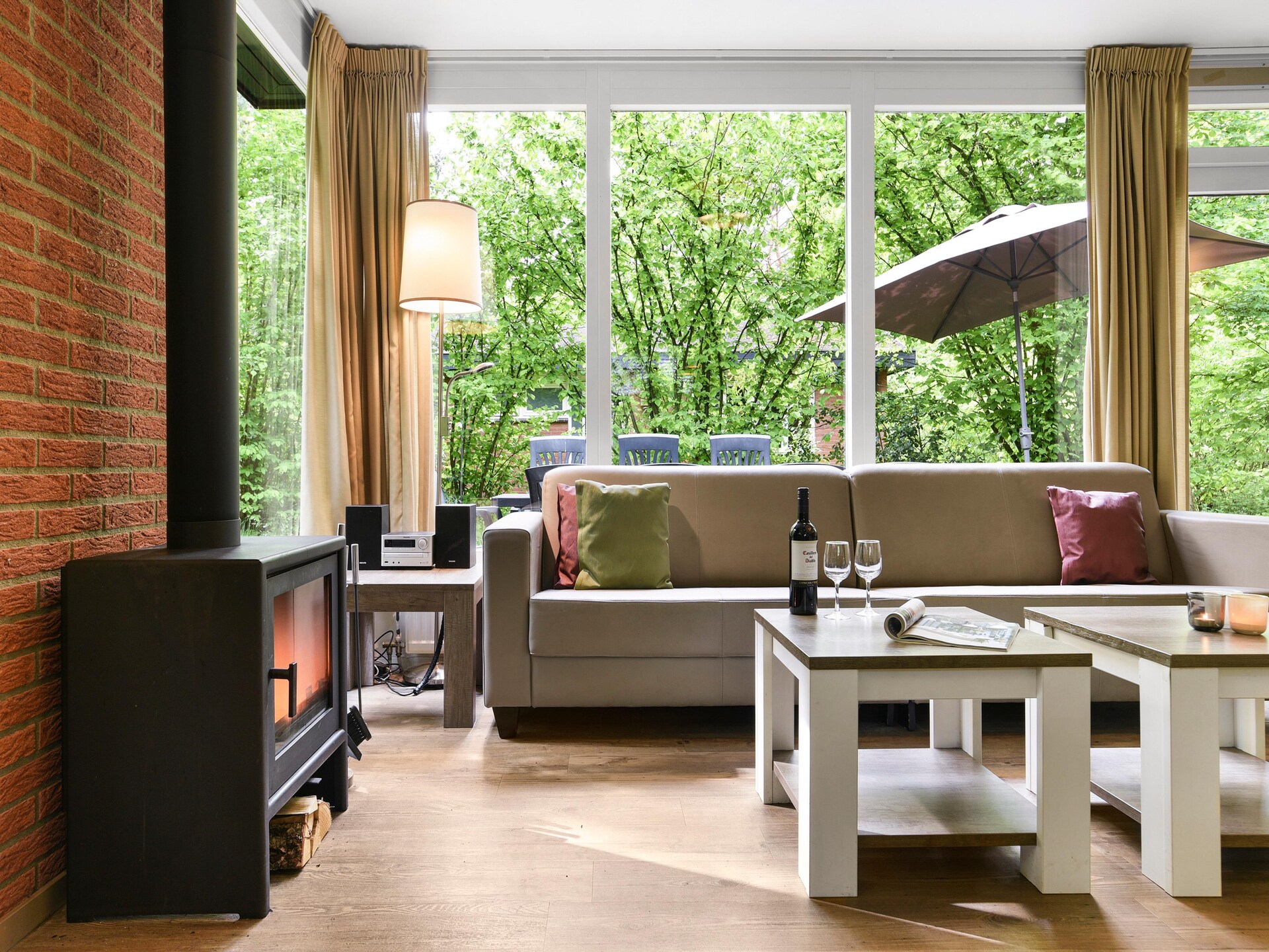 Vrijstaande bungalow met open haard op bosrijk vakantiepark Parc Heihaas - foto 3