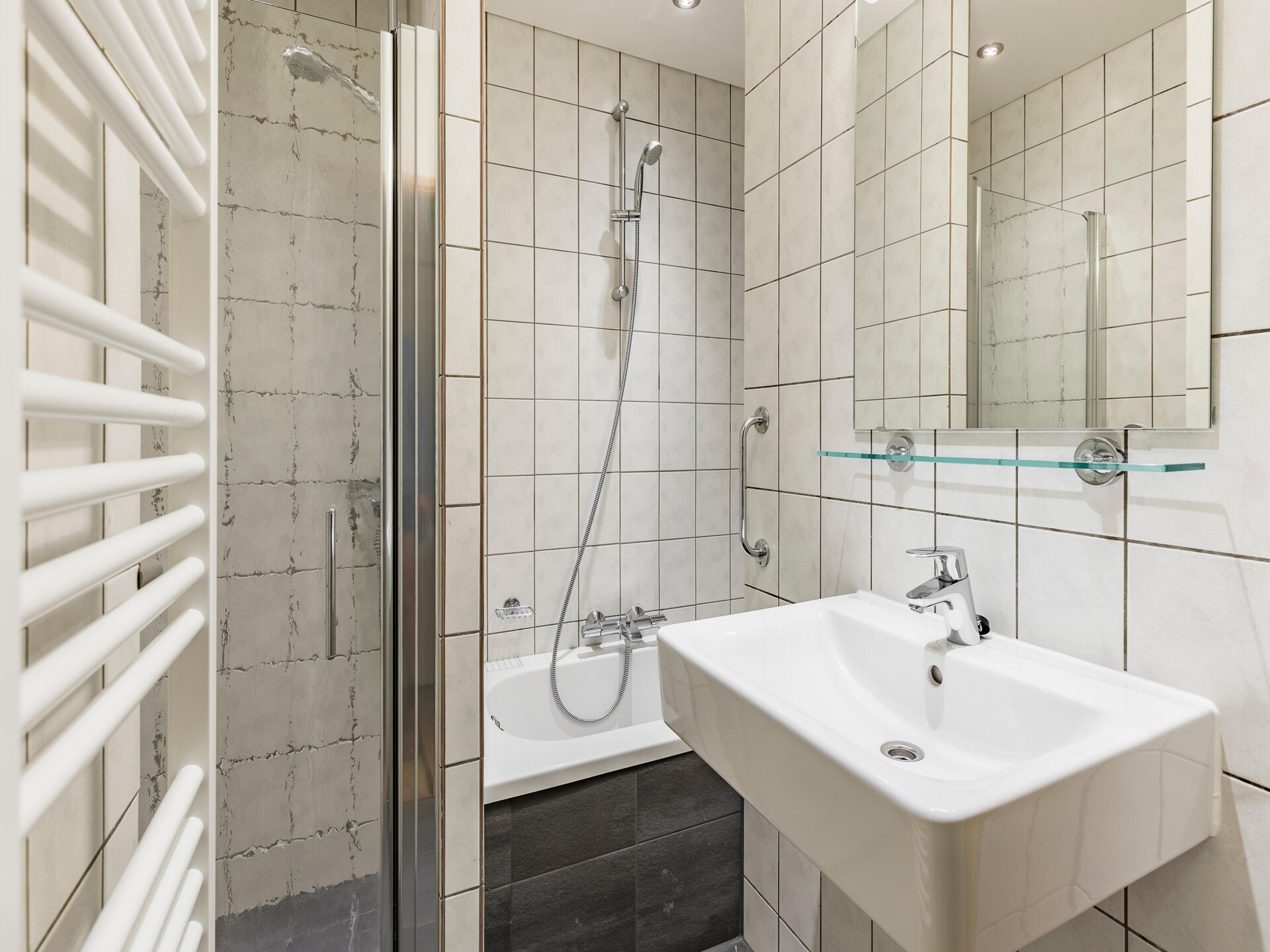 Vrijstaande bungalow met open haard op bosrijk vakantiepark Parc Heihaas - foto 9