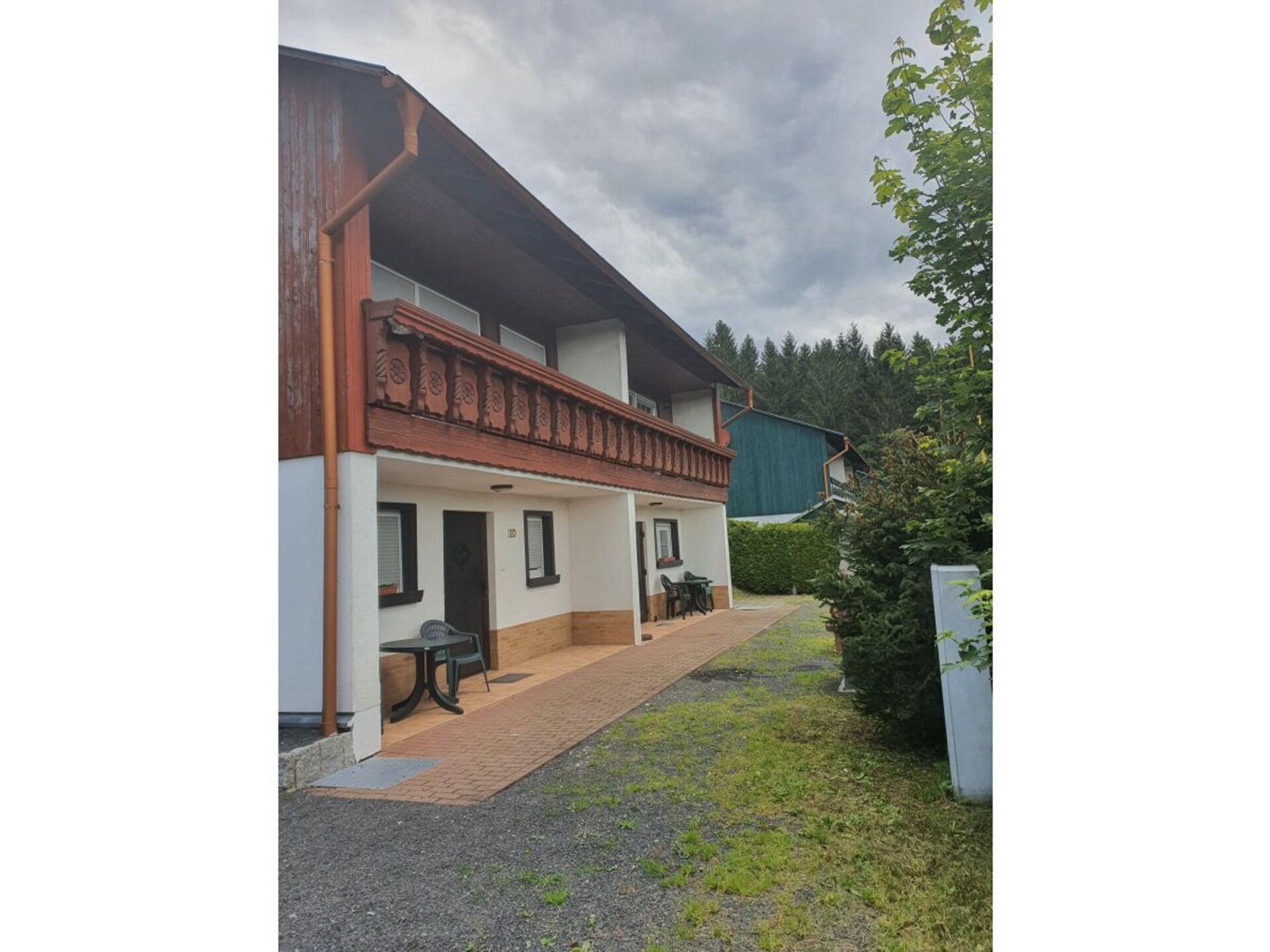 Rustiek vakantiehuis aan de bosrand met weids bergpanorama in Schnett - foto 4