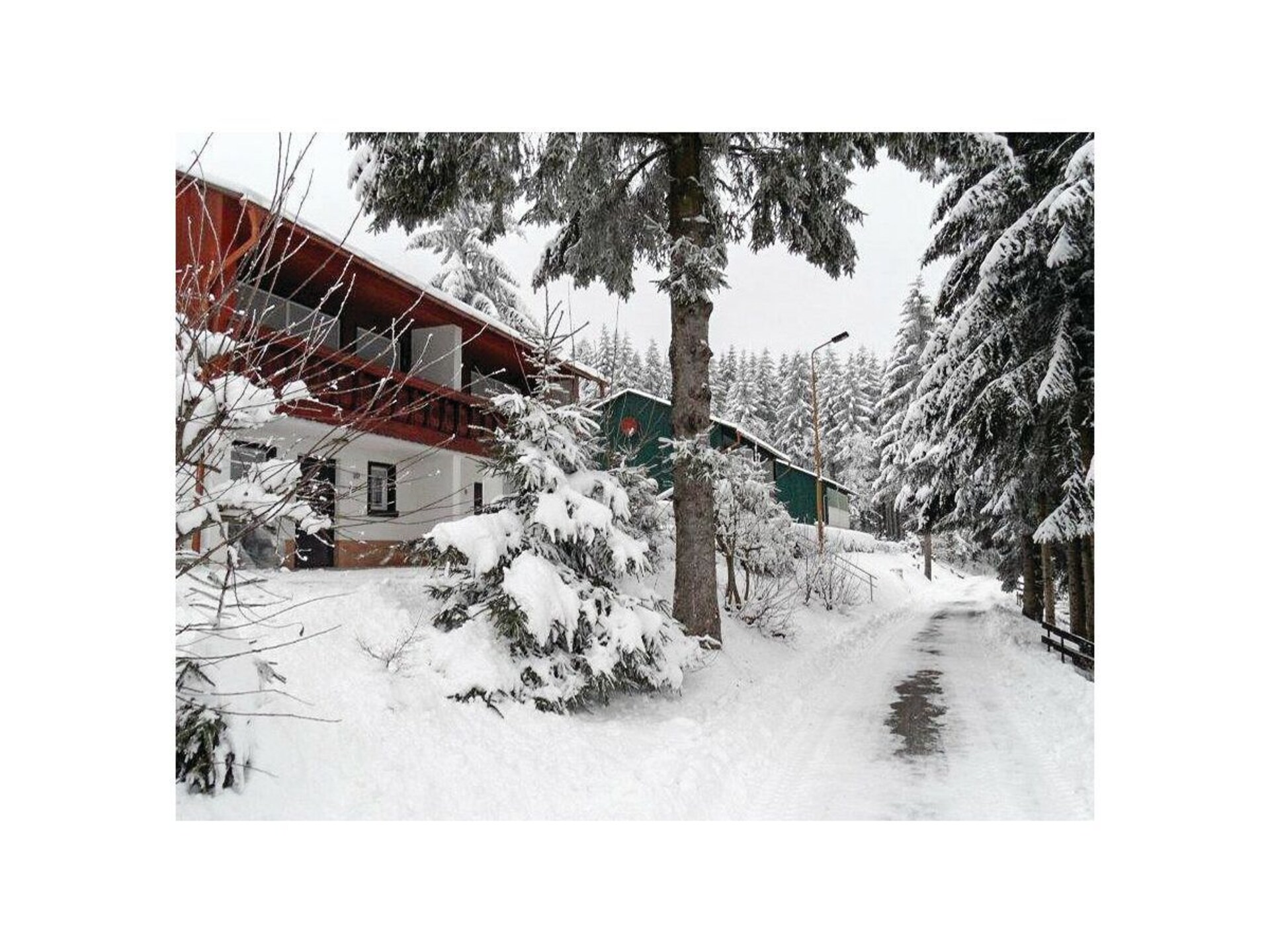 Rustiek vakantiehuis aan de bosrand met weids bergpanorama in Schnett - foto 5