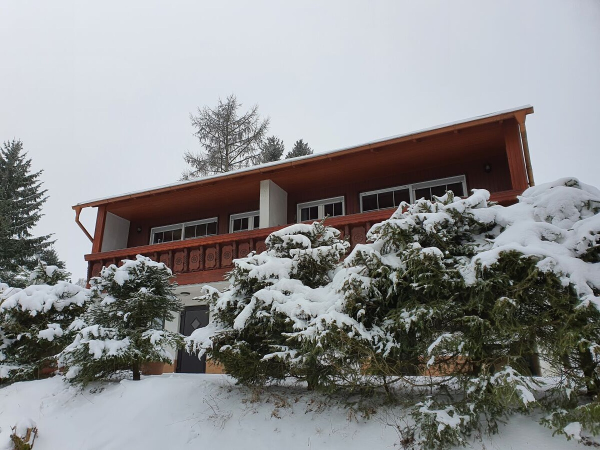Rustiek vakantiehuis aan de bosrand met weids bergpanorama in Schnett - foto 7