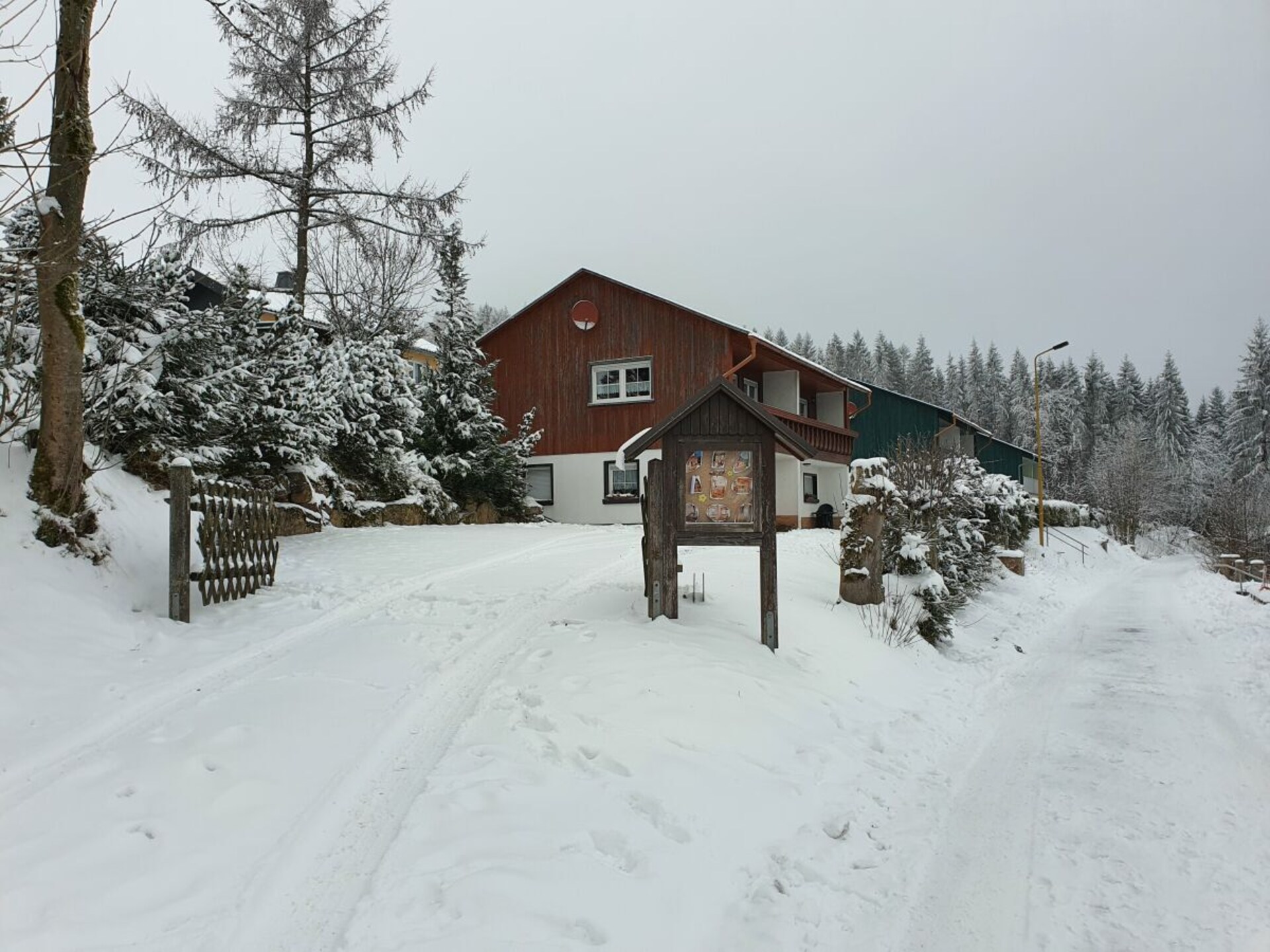 Rustiek vakantiehuis aan de bosrand met weids bergpanorama in Schnett - foto 8