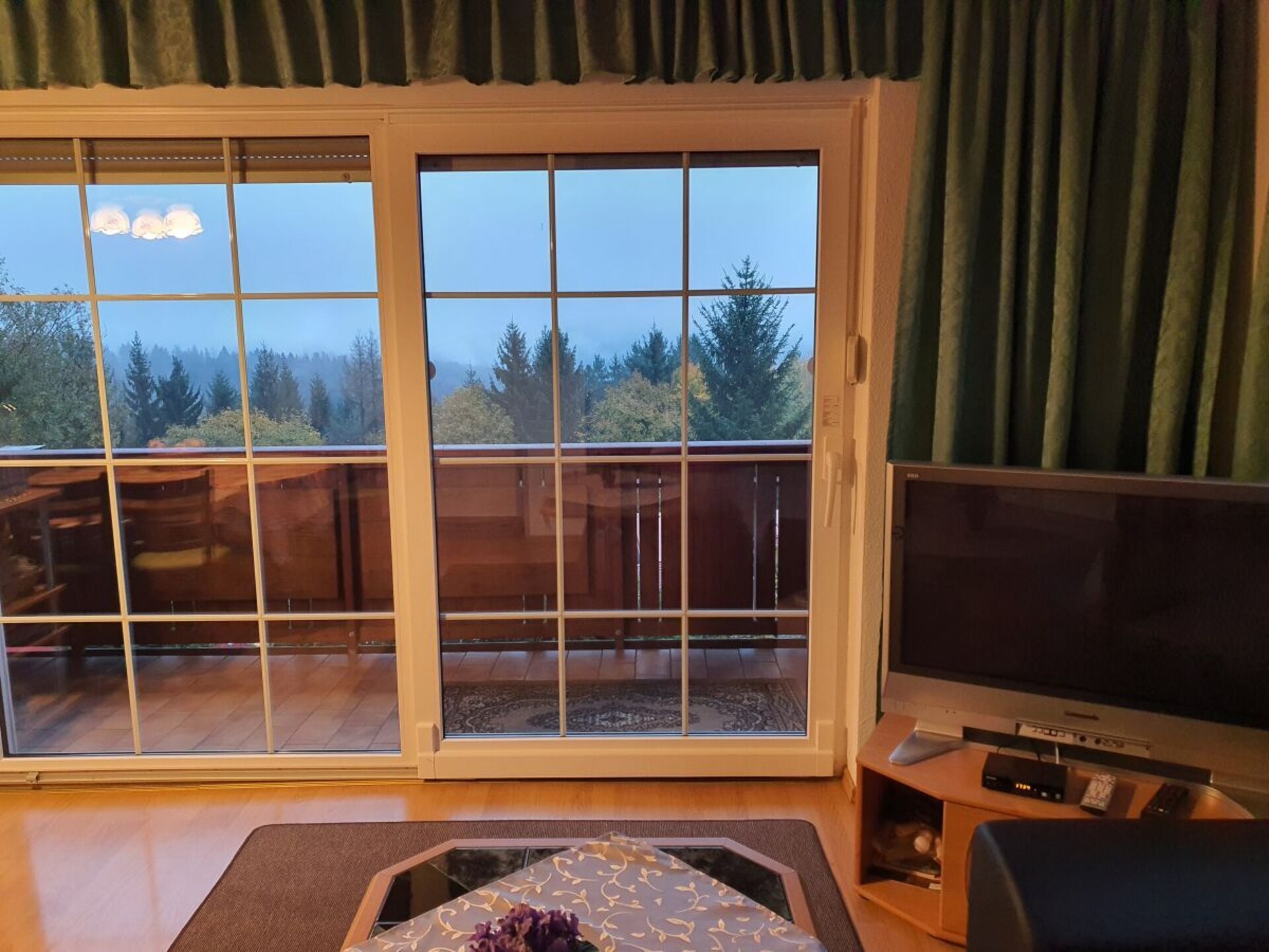 Rustiek vakantiehuis aan de bosrand met weids bergpanorama in Schnett - foto 13