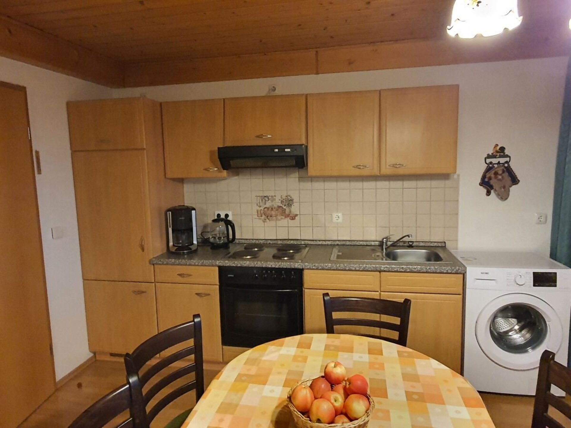 Rustiek vakantiehuis aan de bosrand met weids bergpanorama in Schnett - foto 16