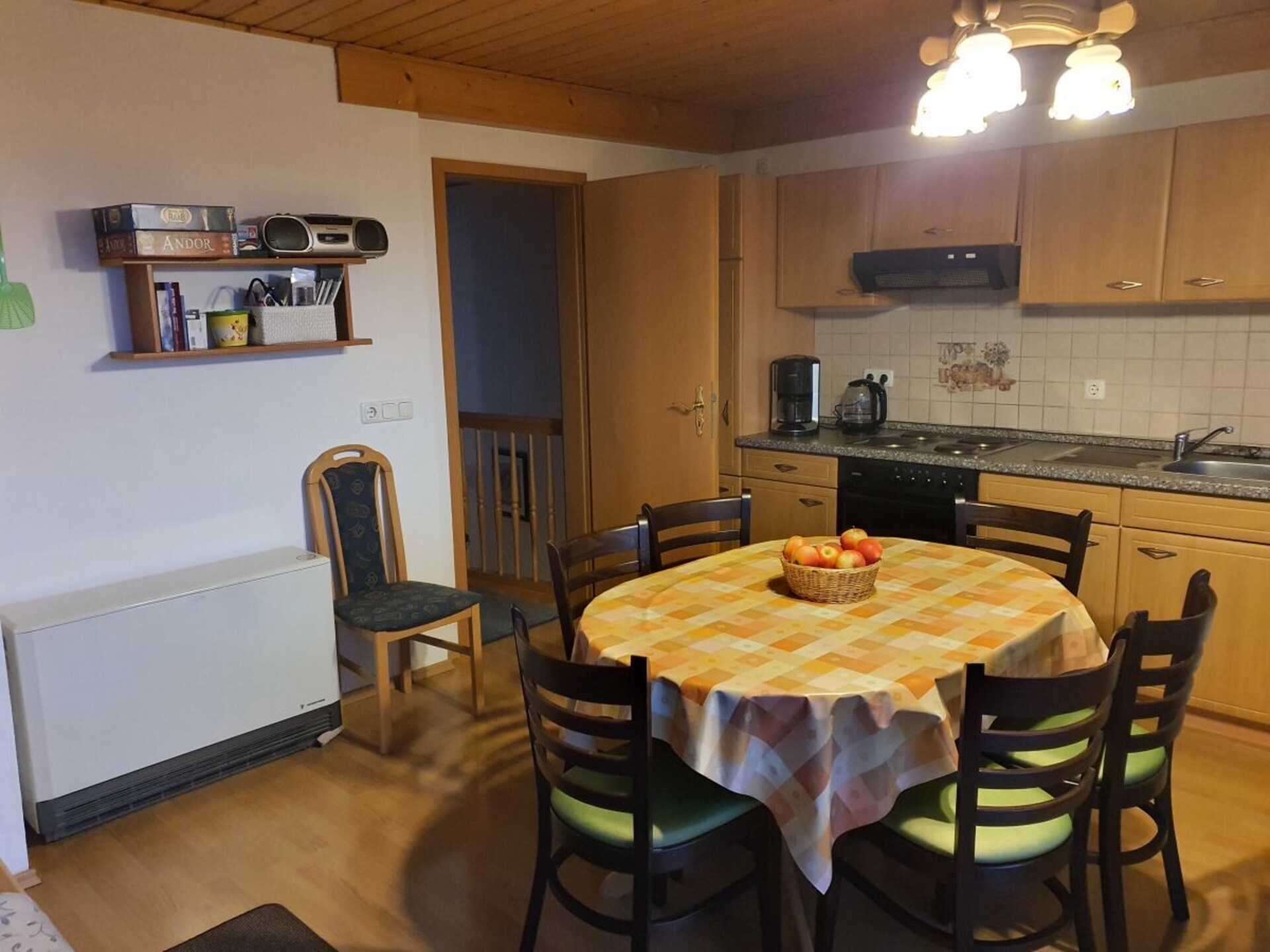 Rustiek vakantiehuis aan de bosrand met weids bergpanorama in Schnett - foto 17