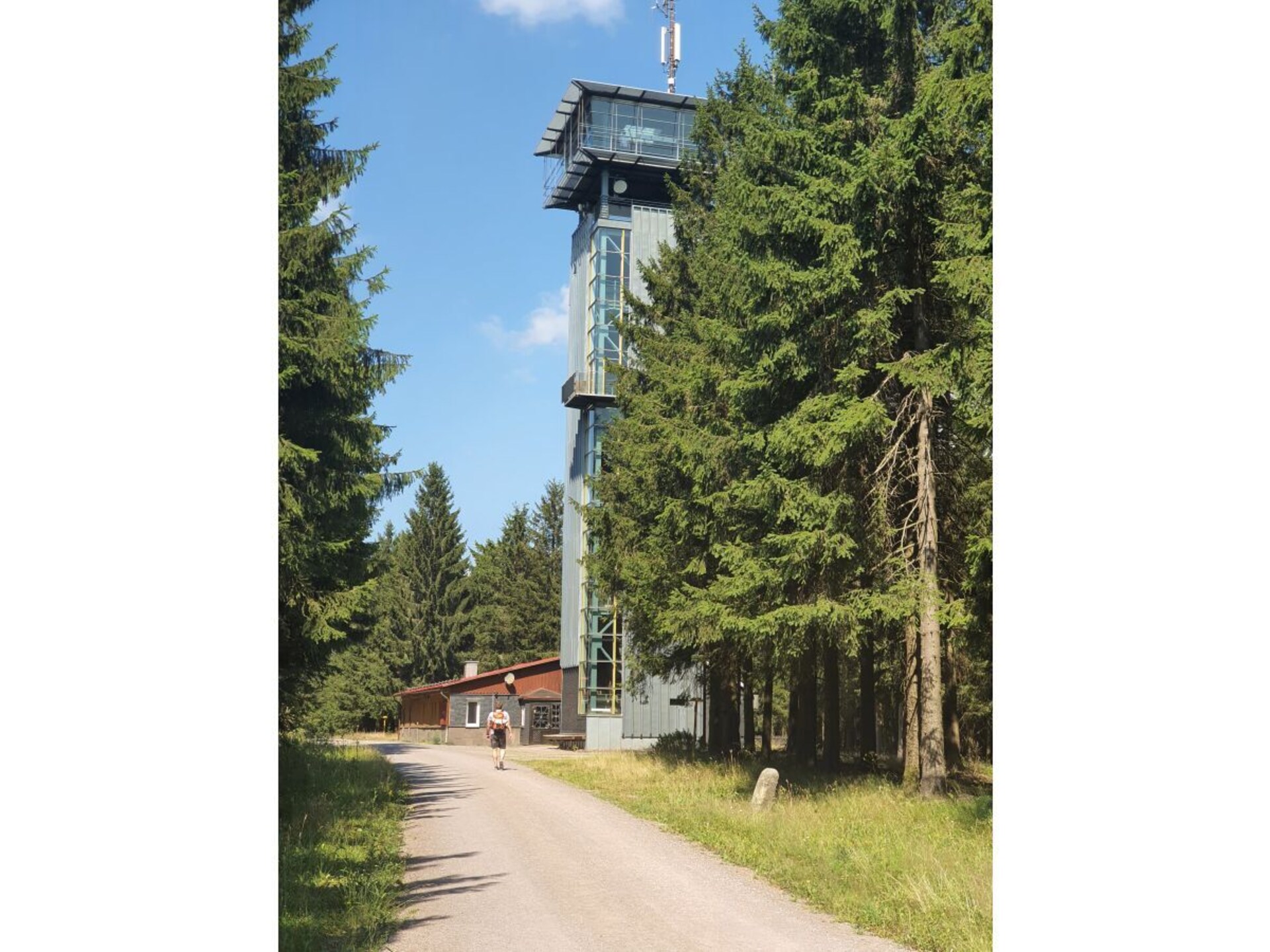 Rustiek vakantiehuis aan de bosrand met weids bergpanorama in Schnett - foto 24