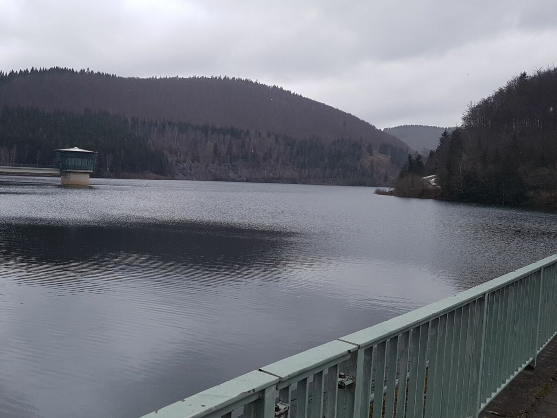 Rustiek vakantiehuis aan de bosrand met weids bergpanorama in Schnett - foto 27