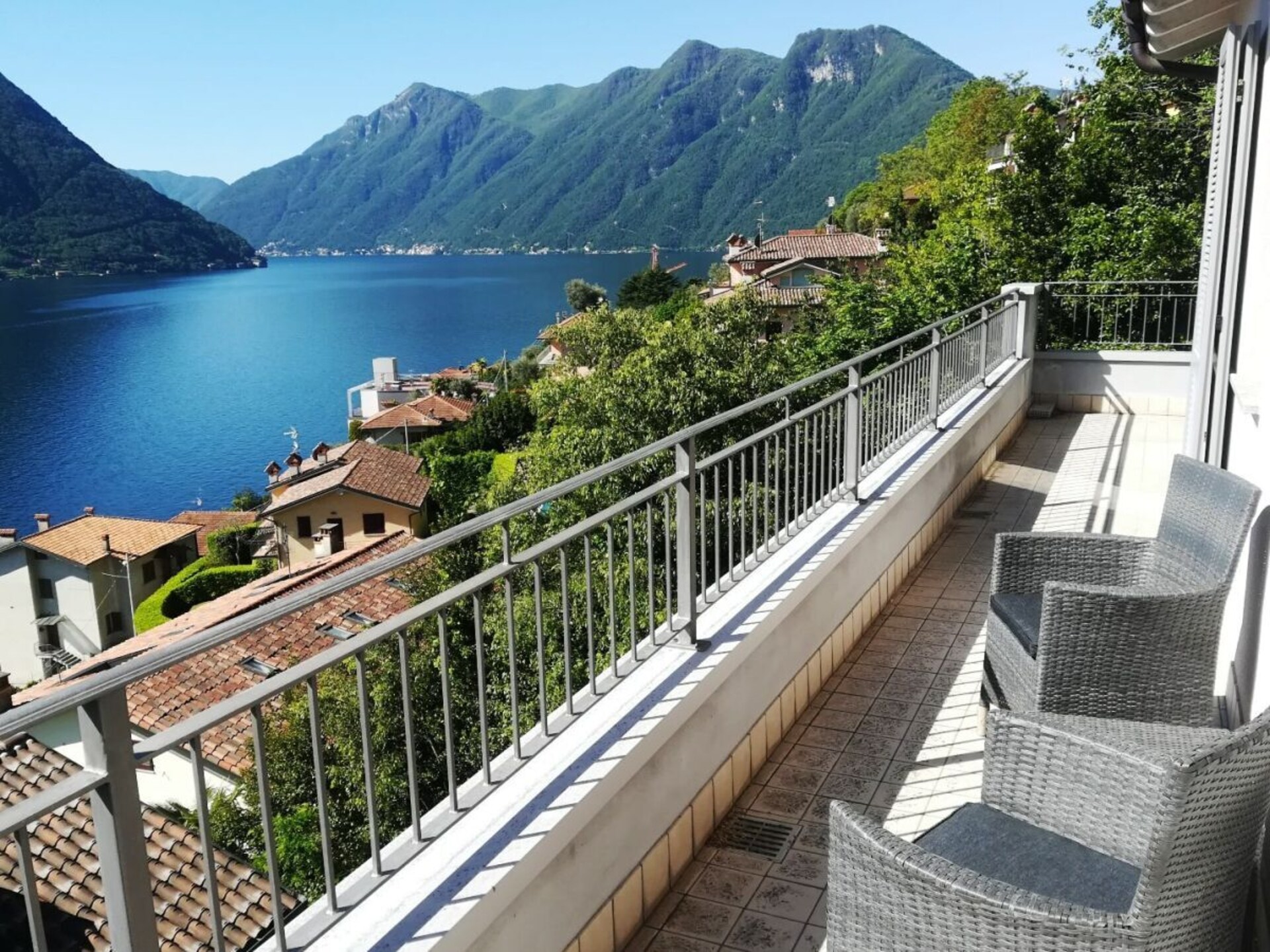 Modern appartement met zwembad en panoramisch uitzicht op het Comomeer - foto 9