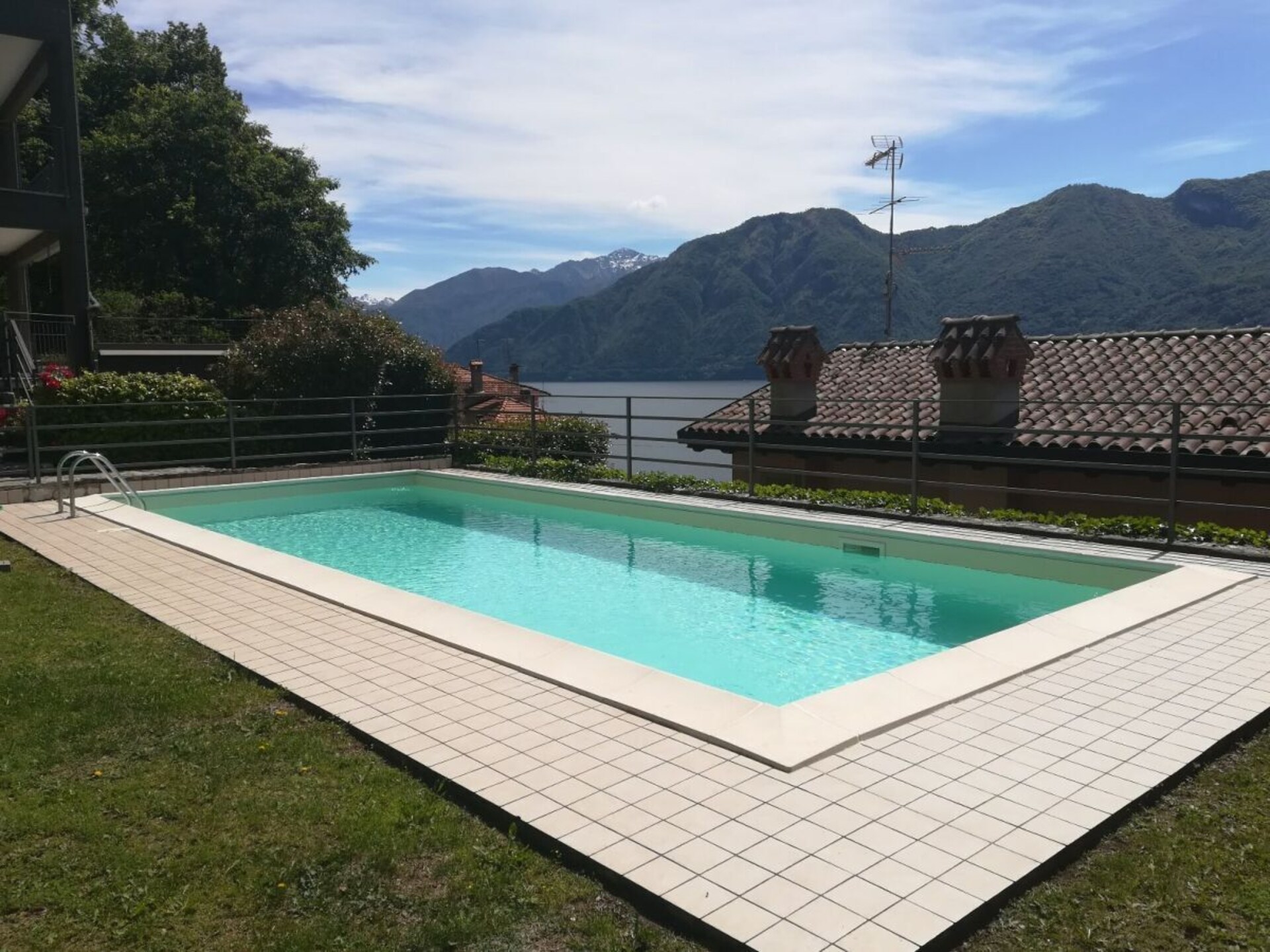 Modern appartement met zwembad en panoramisch uitzicht op het Comomeer - foto 2