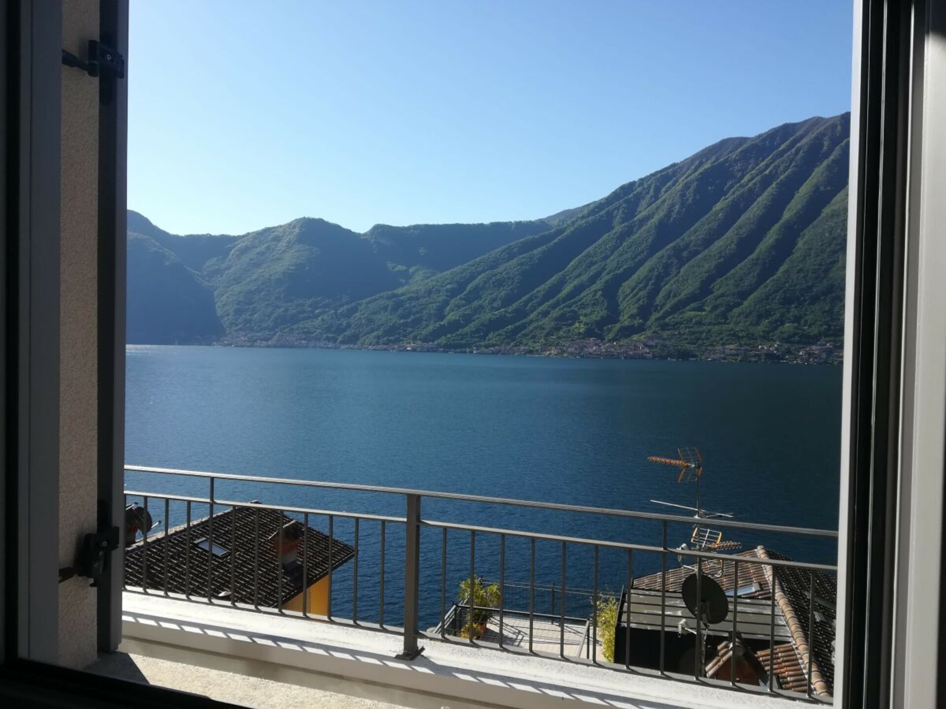 Modern appartement met zwembad en panoramisch uitzicht op het Comomeer - foto 15