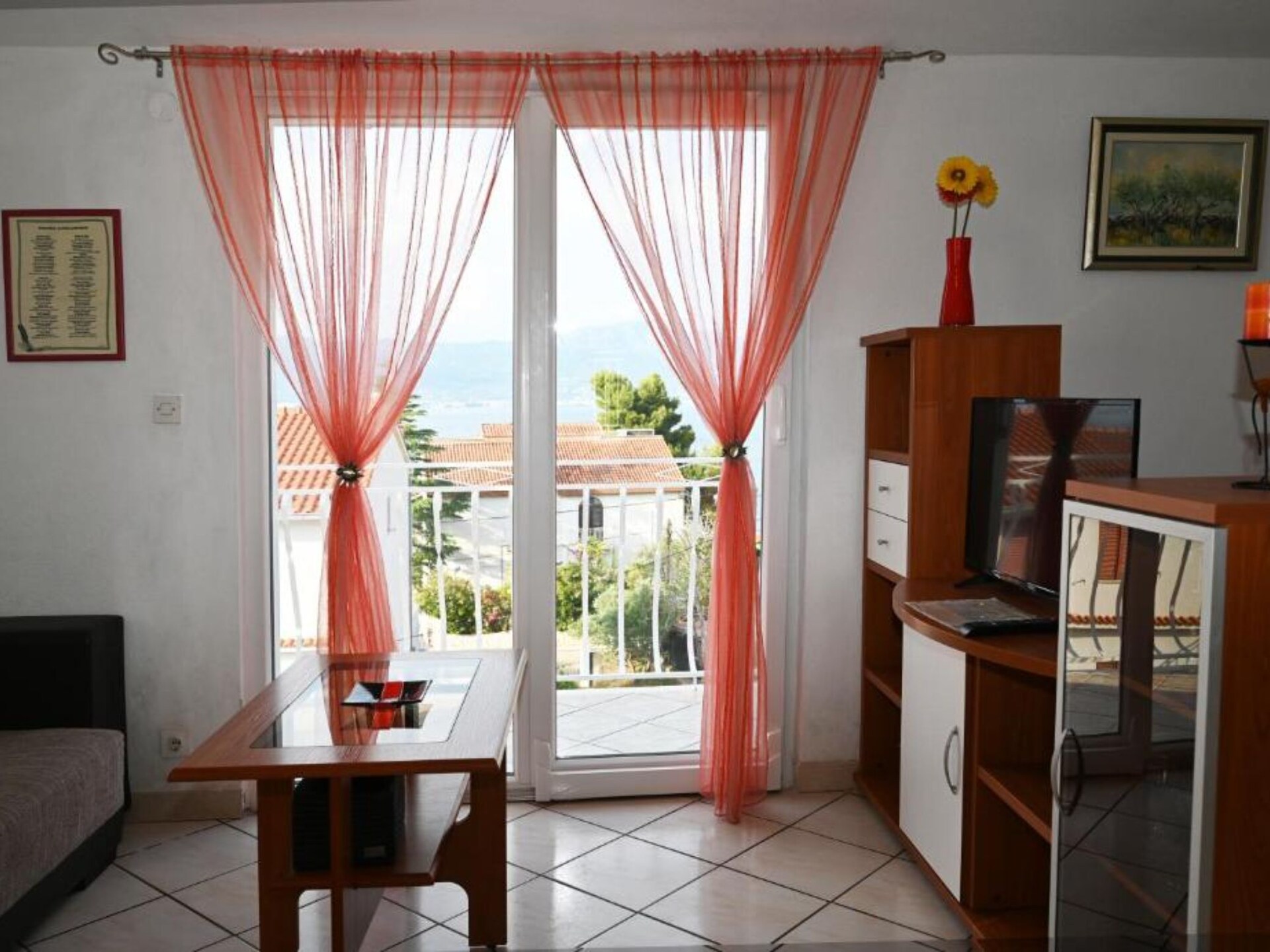 Ruim appartement met balkon en zeezicht, op 50 meter van het strand in Slatine - foto 11