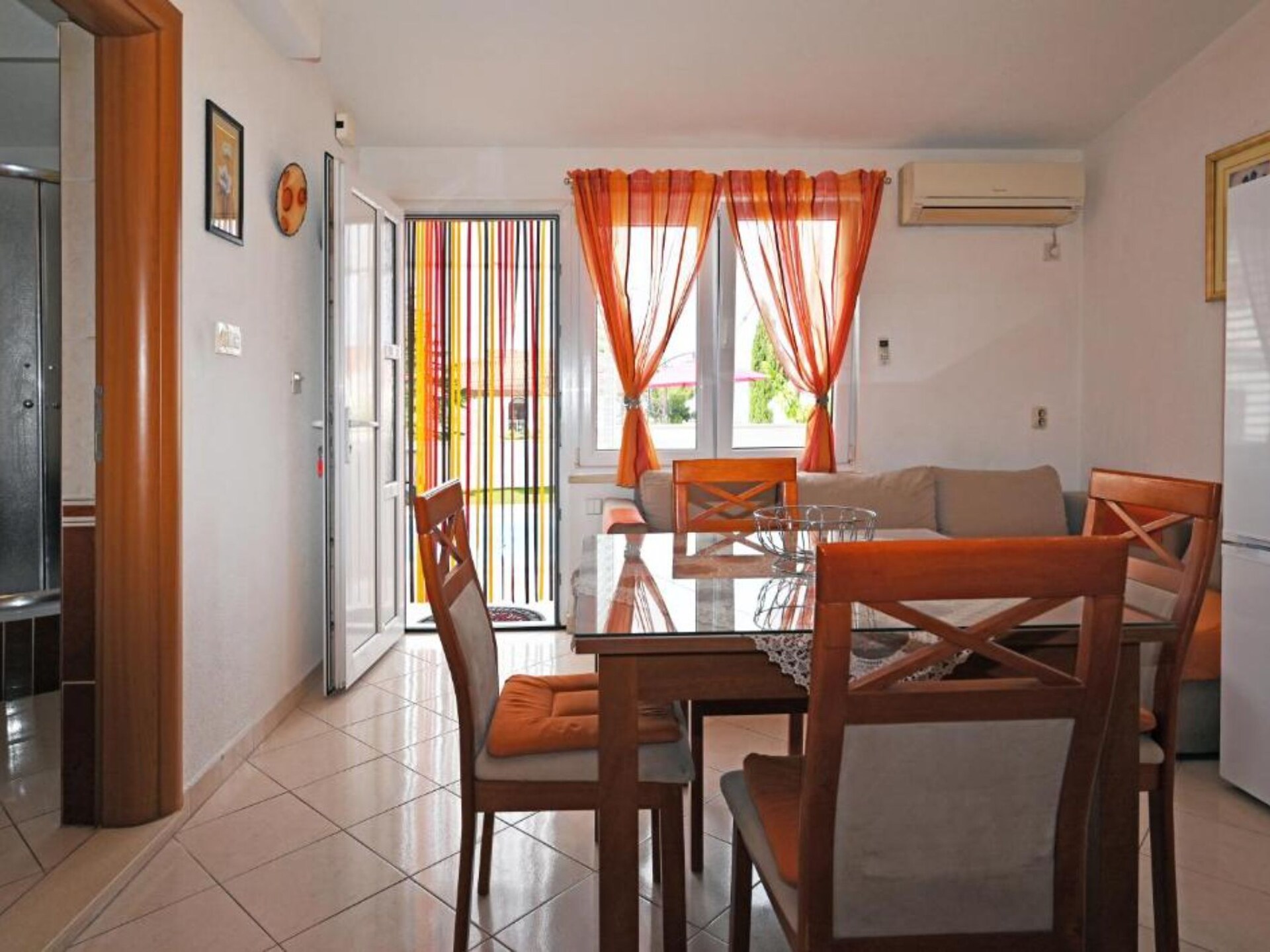 Appartement met terras en zwembadzicht op 50 m van strand in Slatine - foto 2