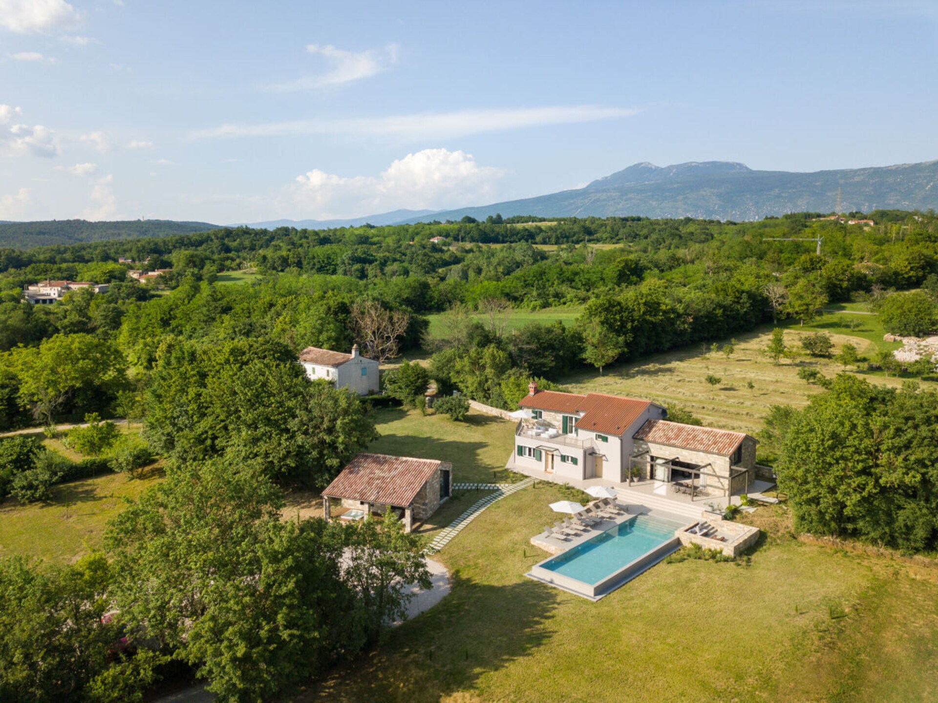 Designvilla met privézwembad, sauna en jacuzzi voor 8 personen bij Kršan - foto 2