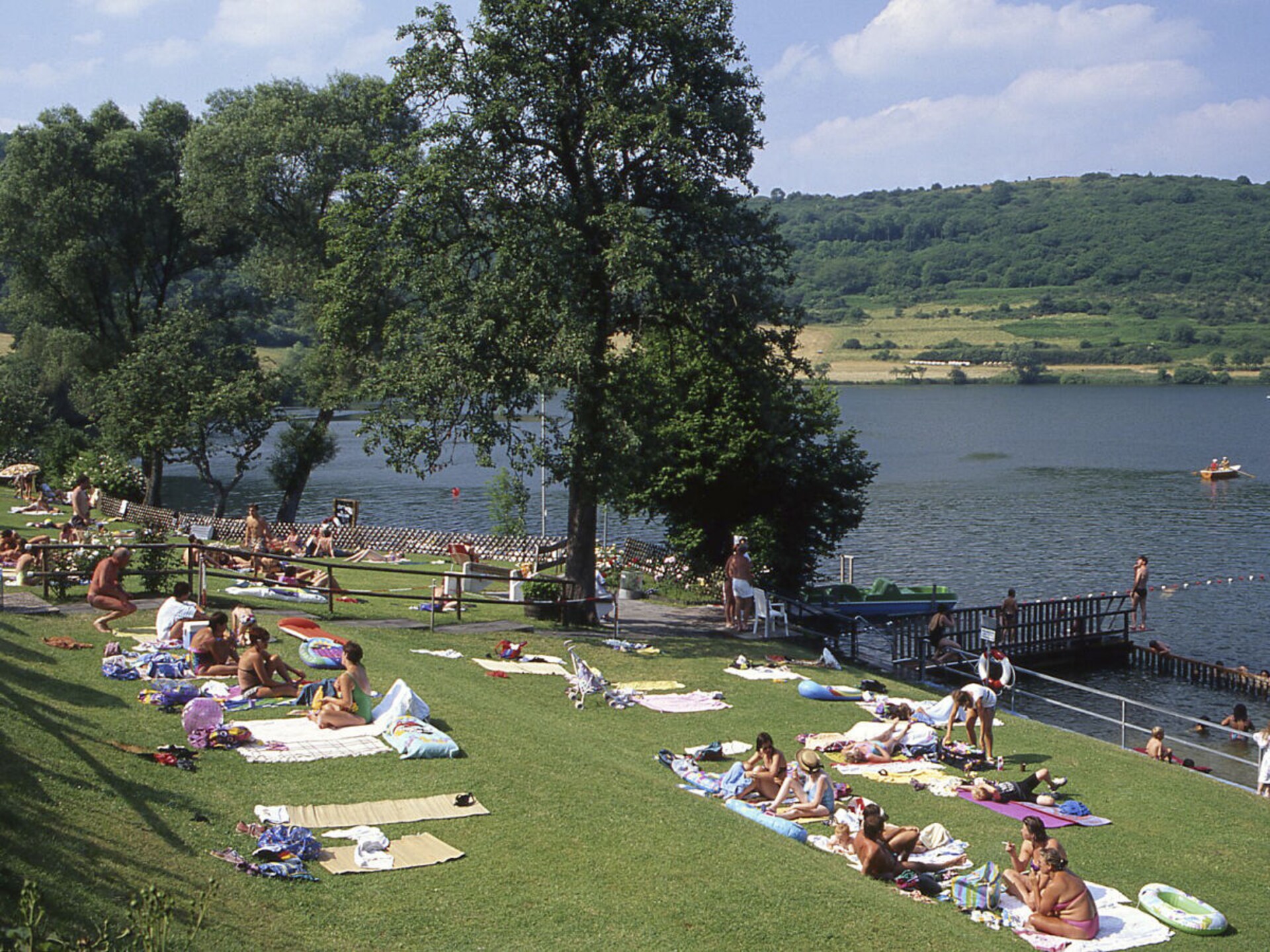 Vakantiehuis 6p met whirlpool en uitzicht op de Schalkenmehrener Maar - foto 38