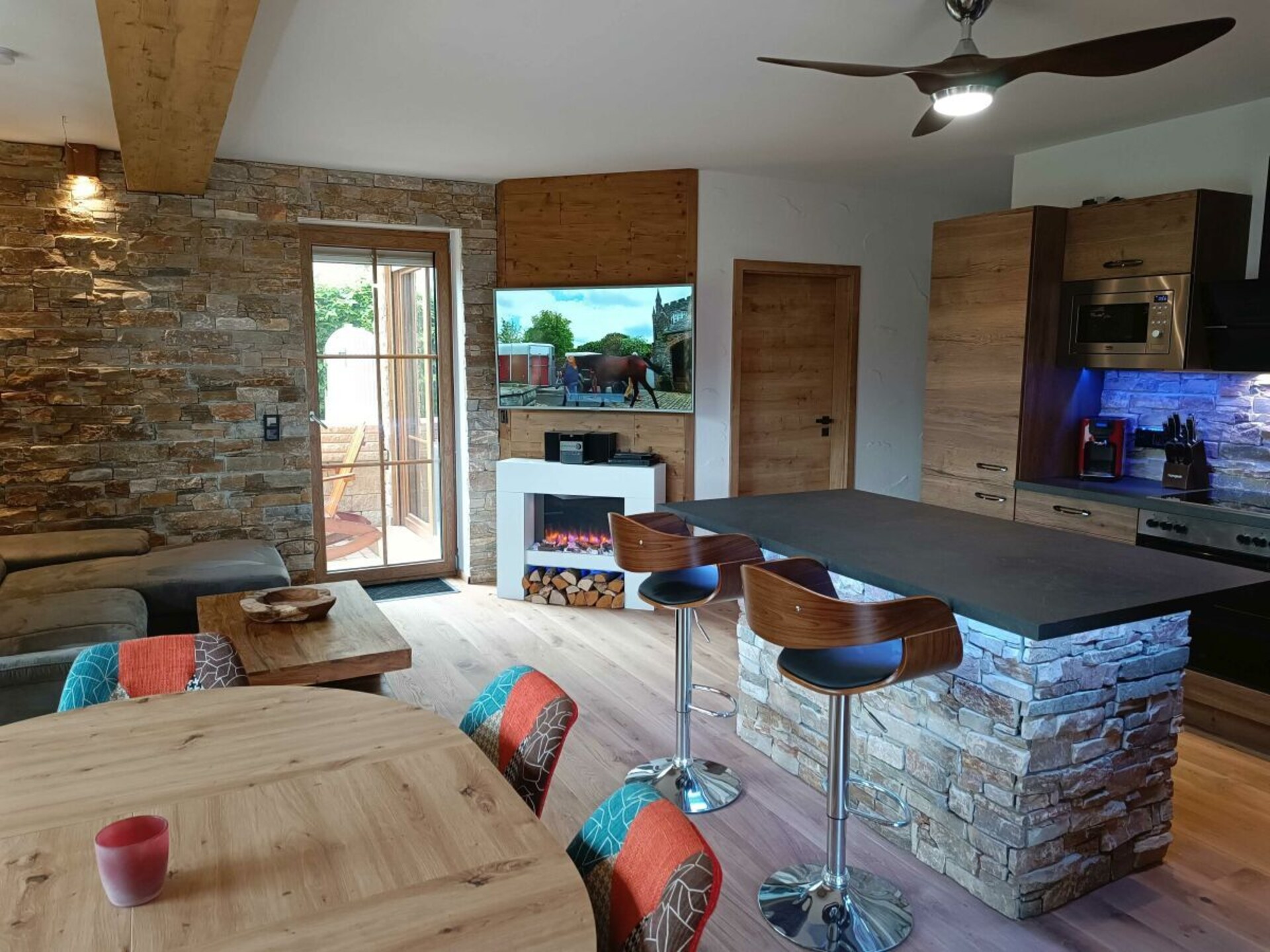 Luxe vakantiechalet met sauna en whirlpools bij het meer van Schalkenmehren - foto 14