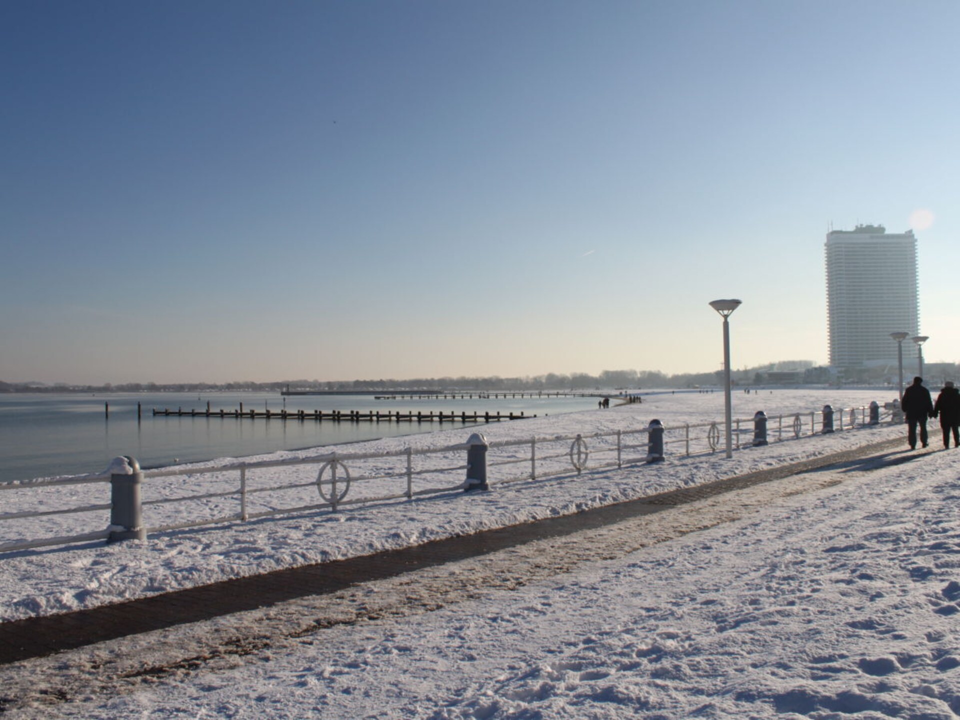 Licht appartement direct aan zee in Travemünde met terras en strandstoel - foto 11