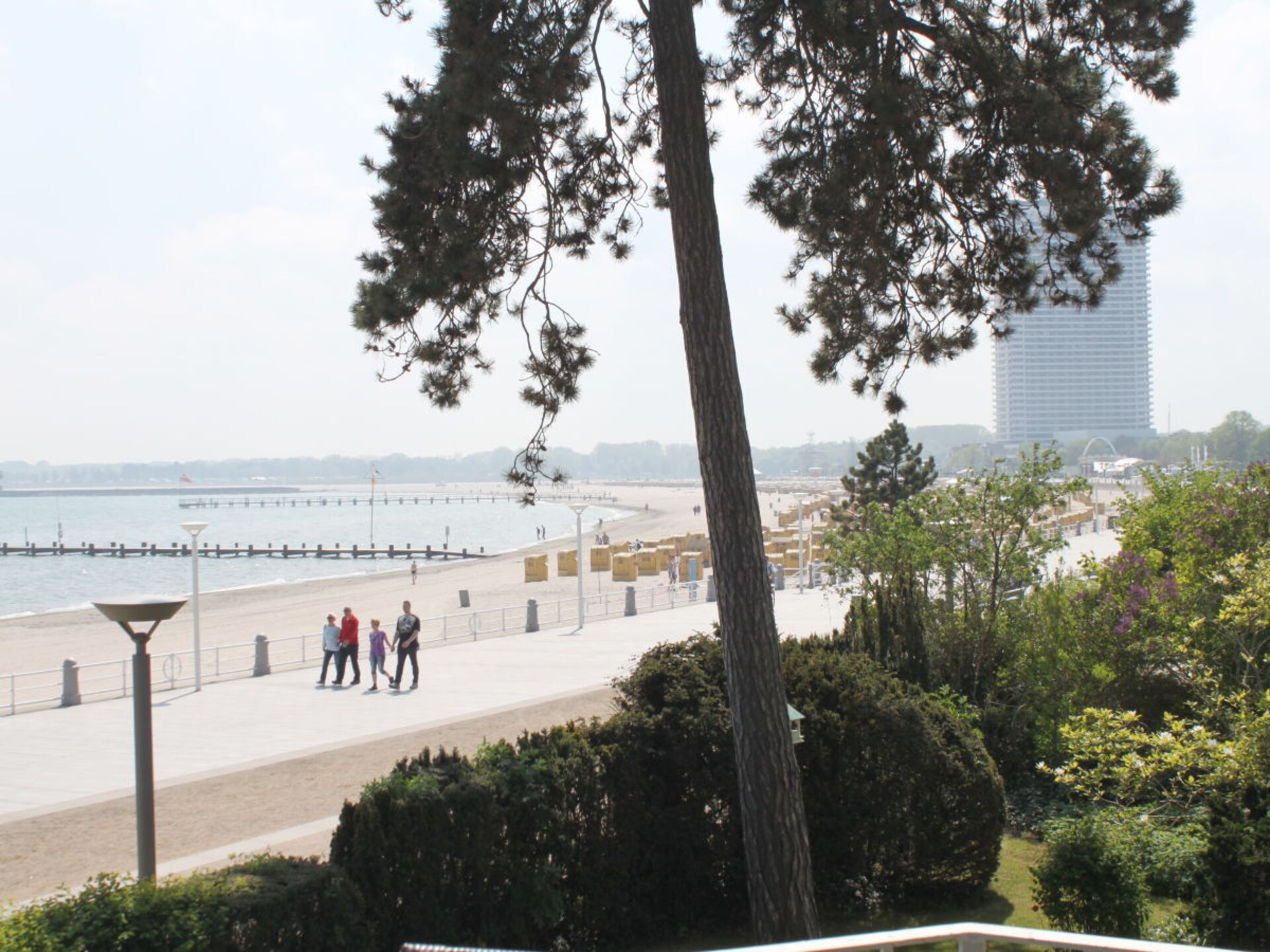 Licht appartement direct aan zee in Travemünde met terras en strandstoel - foto 19