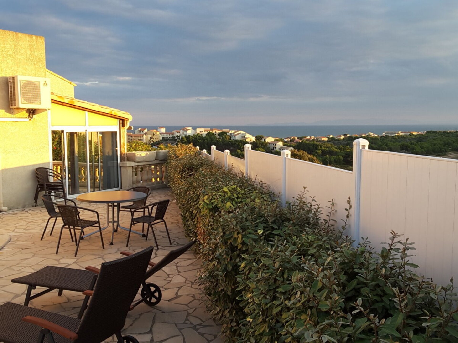 Ruim vakantiehuis met zeezicht in St. Pierre-la-mer, 700m van strand - foto 26
