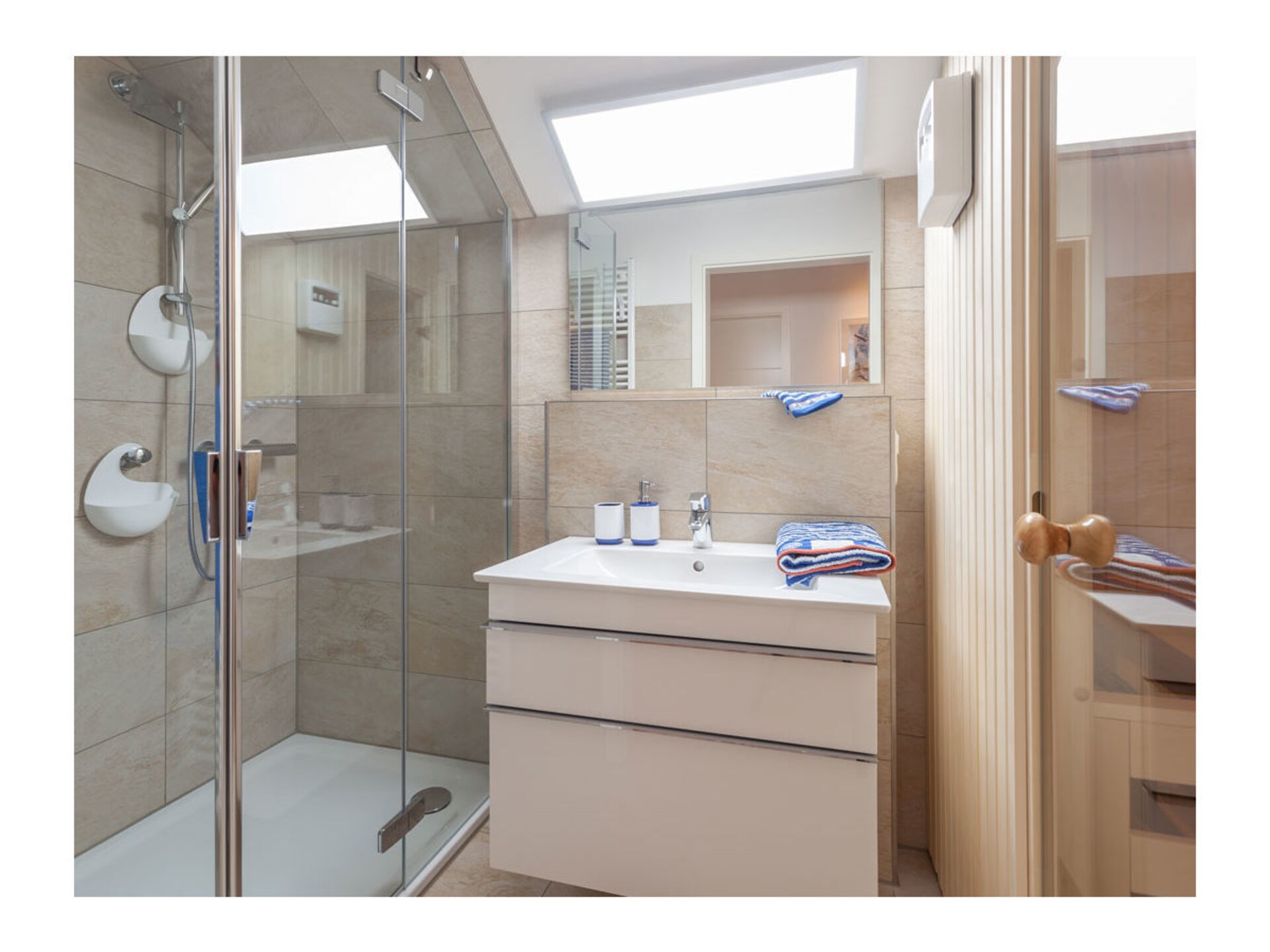 Luxe designvakantiehuis met sauna en haard, 1,8 km van de Oostzee - foto 16