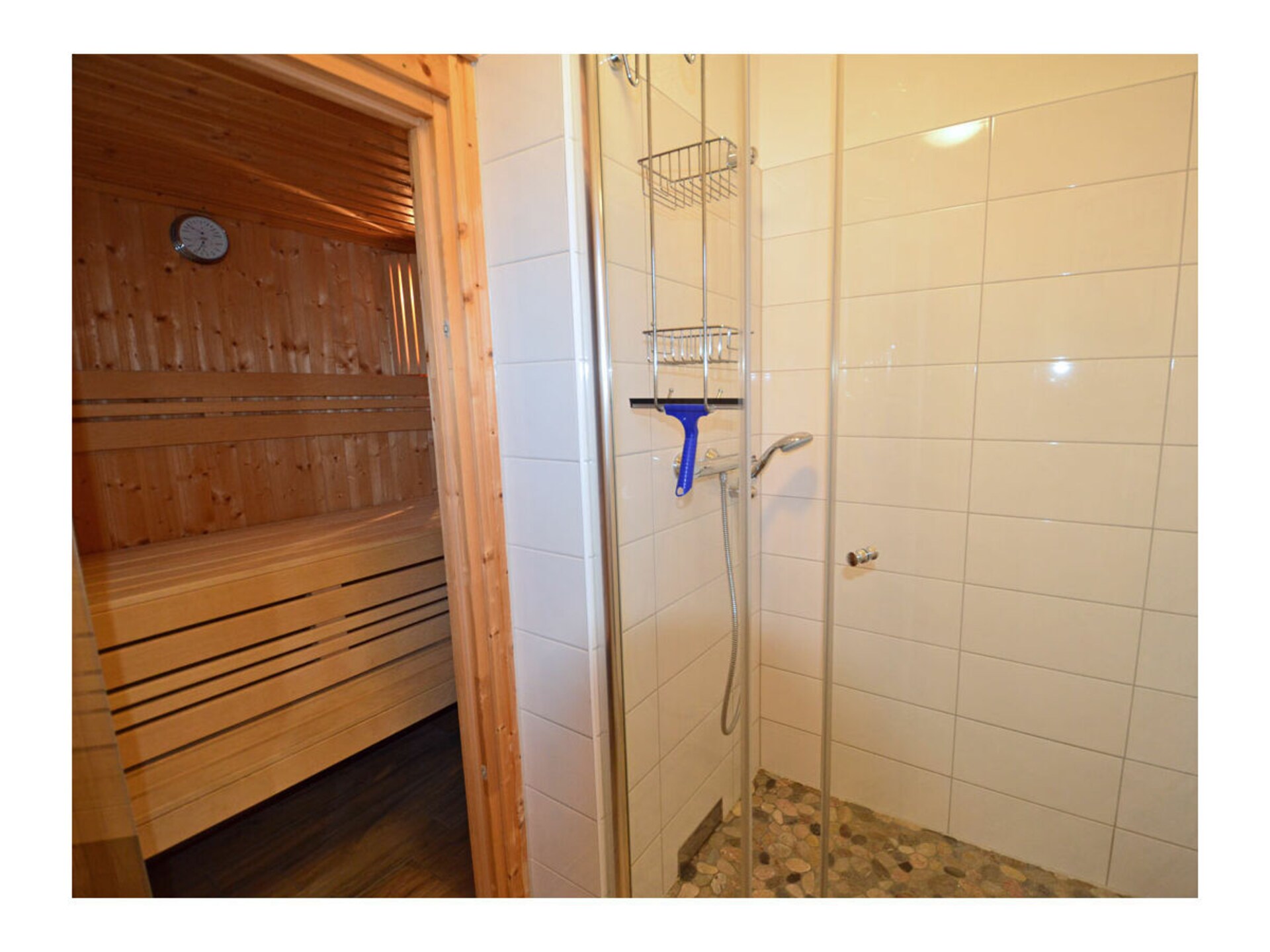 Luxe vakantiehuis met sauna en open haard op 250m van de Oostzee in Glowe - foto 13