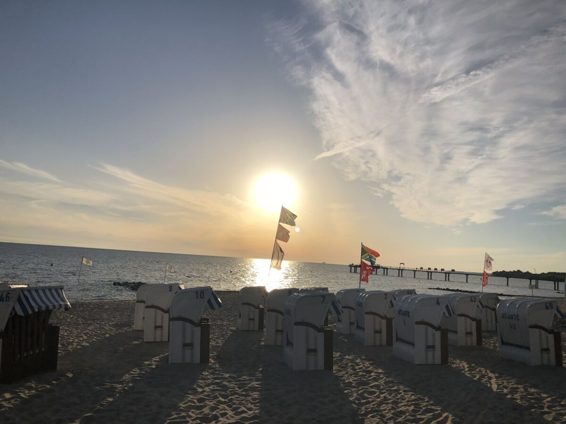 Licht modern duplexappartement met sauna en dakterras nabij zee - foto 8