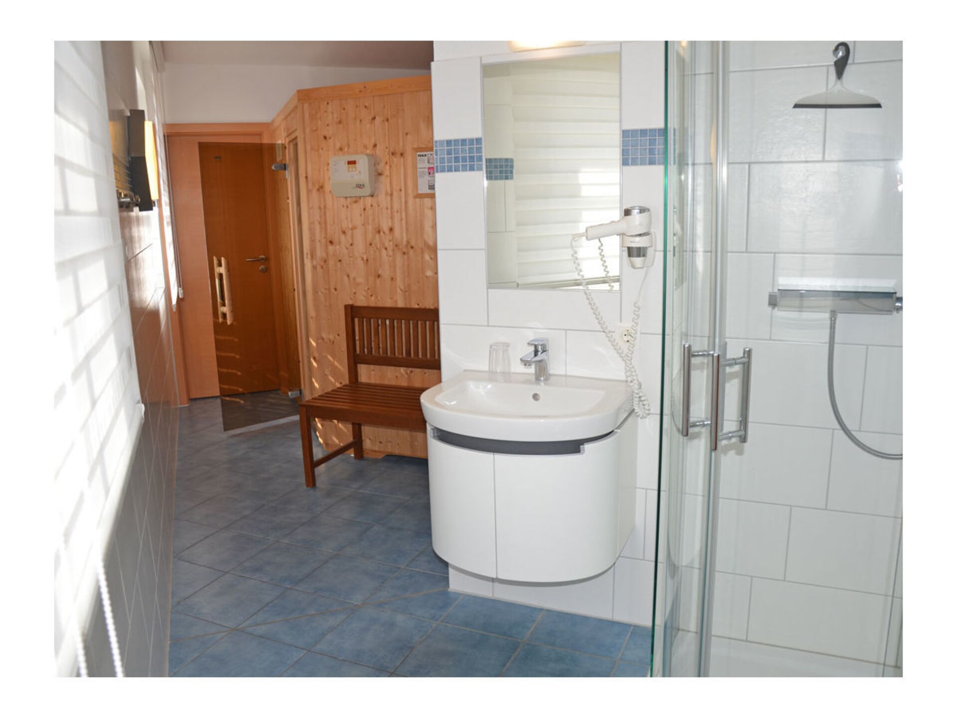 Luxe rieten dakvilla nabij zandstrand Glowe met sauna en open haard - foto 13