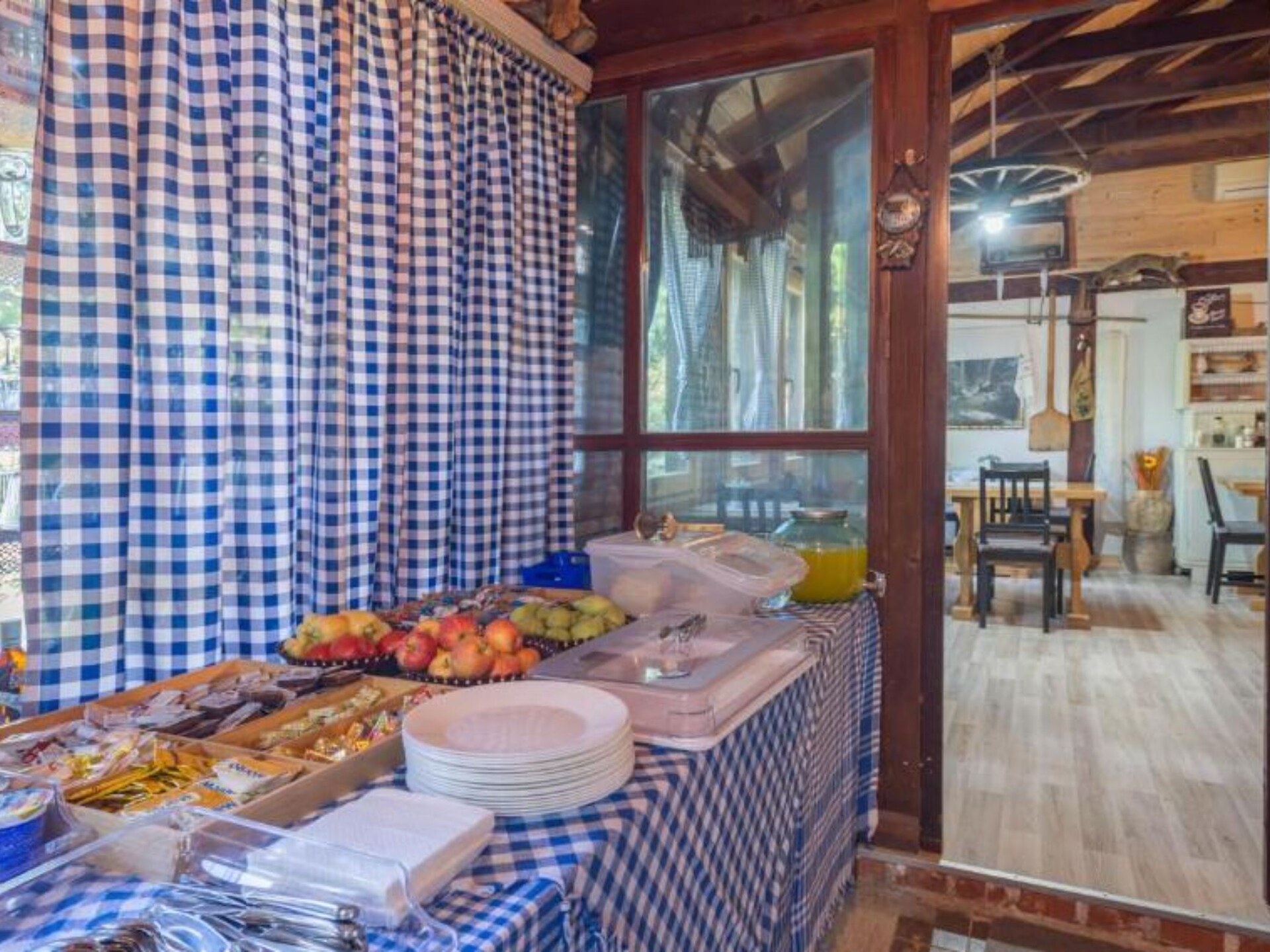 Sfeervol appartement met terras en zwembadzicht in Rakovica - foto 16