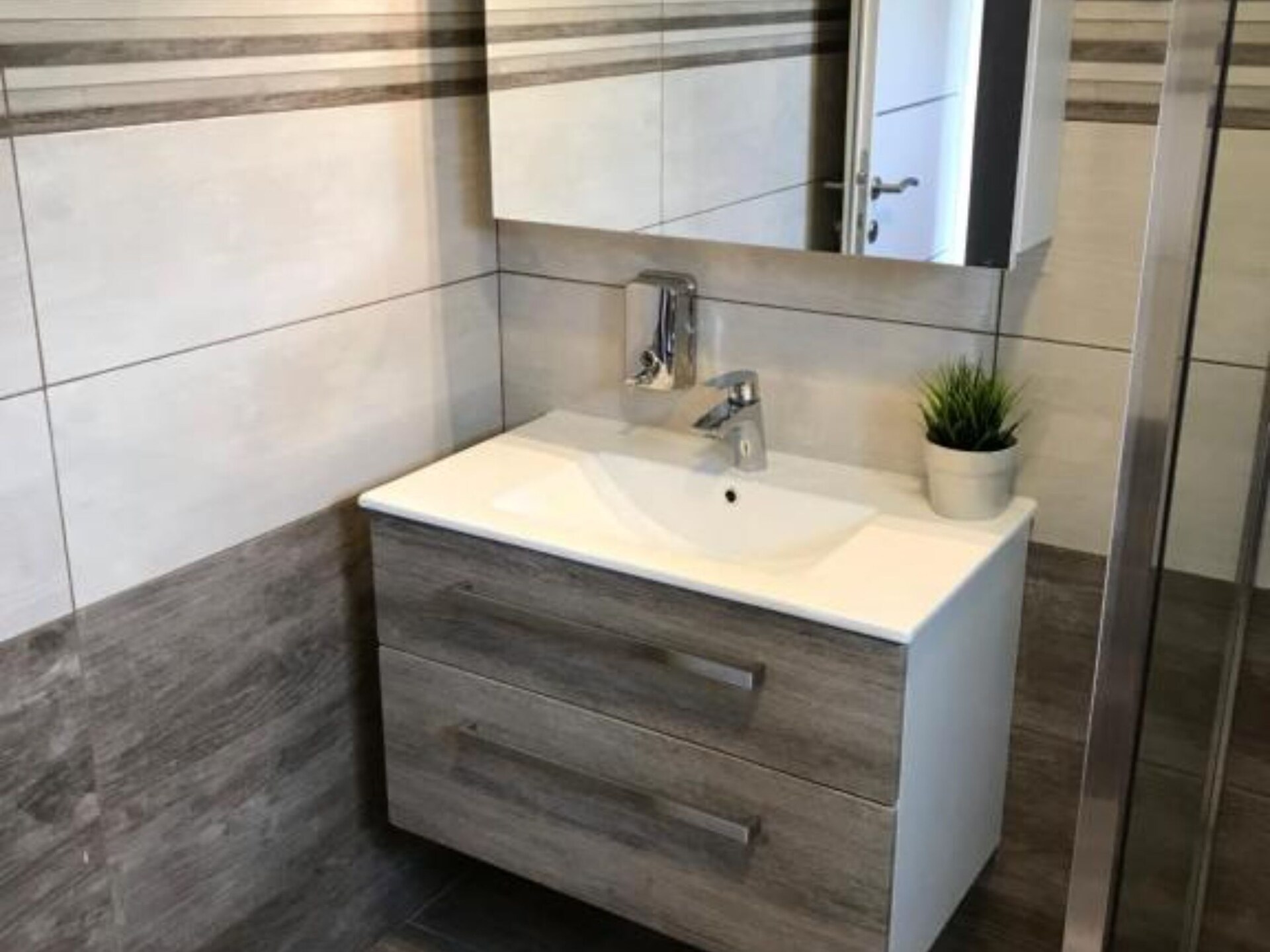 Sfeervol appartement met terras en zwembadzicht in Rakovica - foto 12