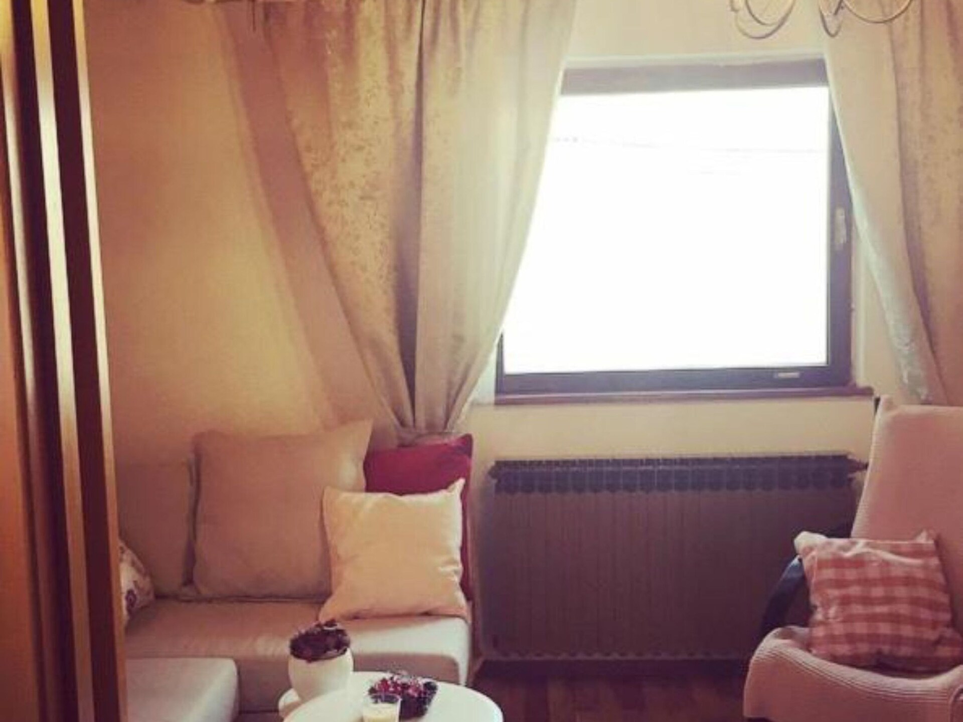 Vrijstaand vakantiehuis met tuin en uitzicht op de Velebit bergen bij Karlobag - foto 1