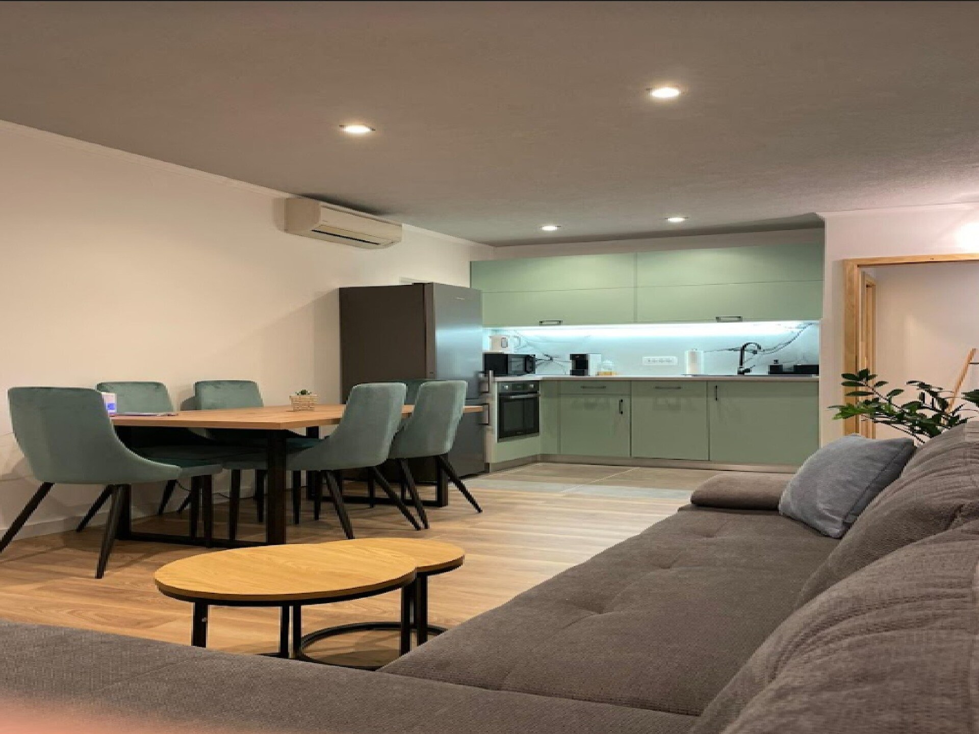 Aan het strand: Ruim appartement in Kastel Stafilic voor 4 personen - foto 1