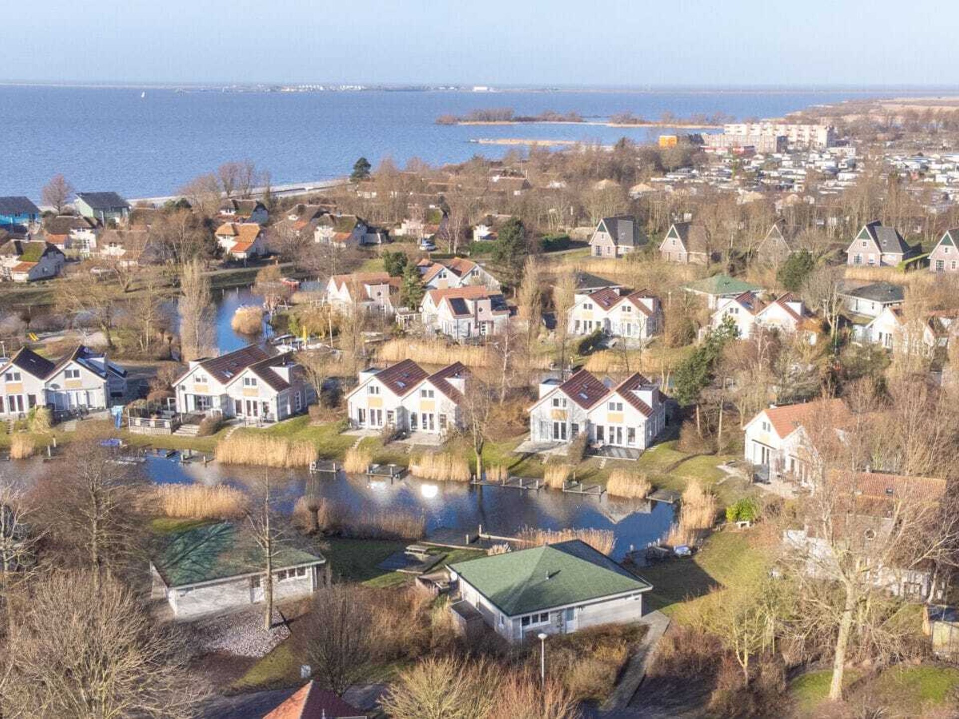 Sunhouse Makkum: Vakantiehuis aan het water met privésteiger - foto 30