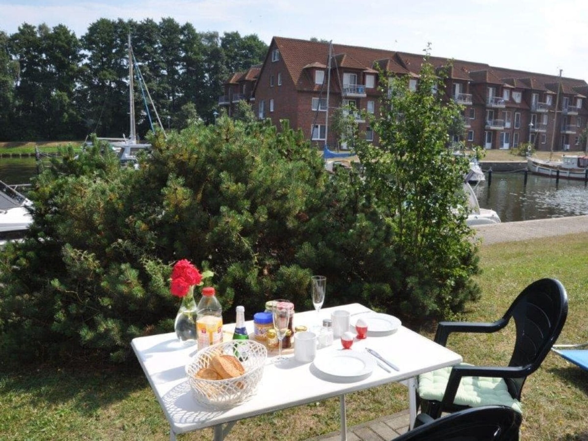Knus appartement aan het water in Ueckermünde met zonneterras - foto 8