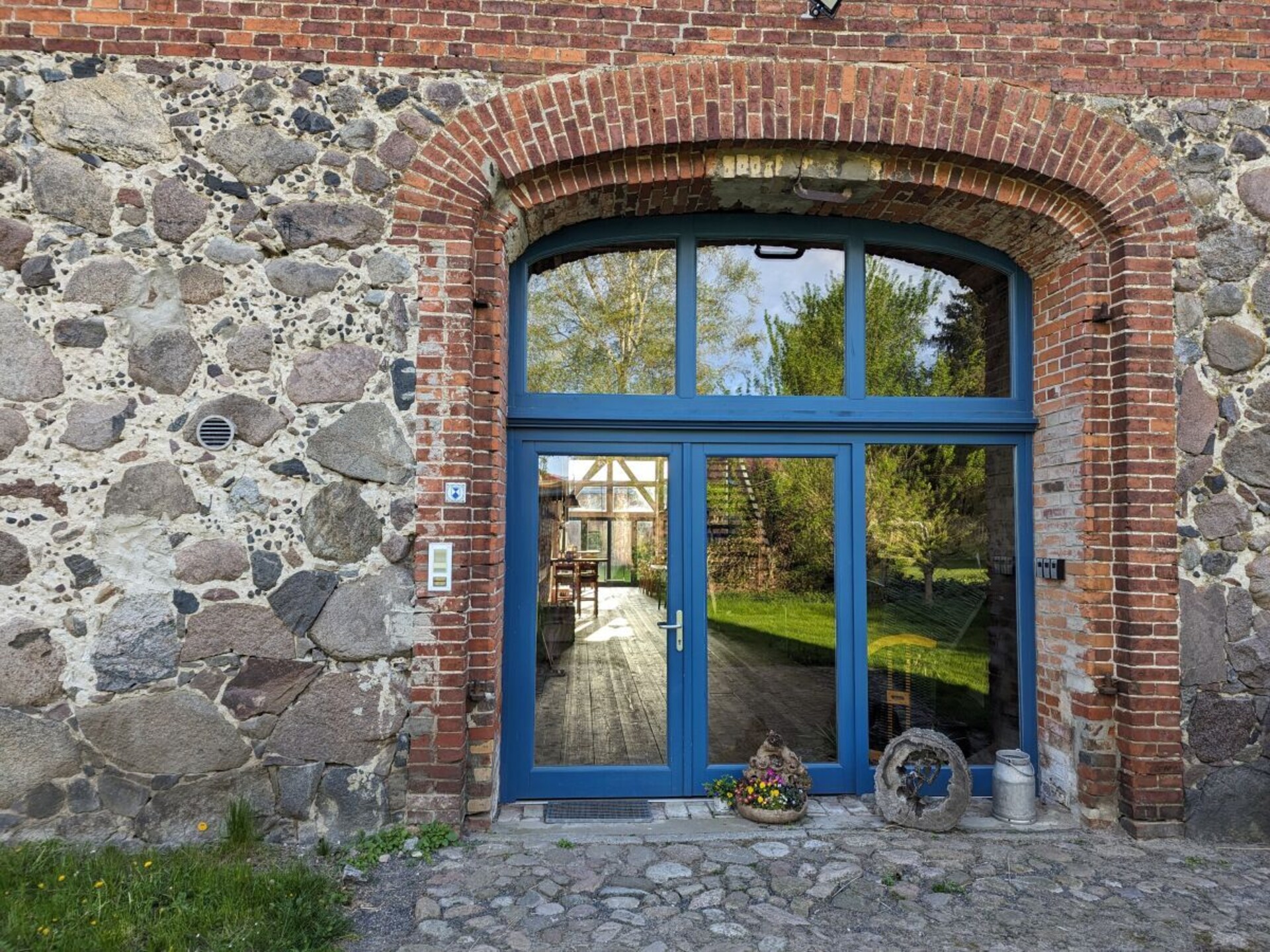 Ruime groepsaccommodatie in historische veldschuur bij Sietow, Mecklenburg - foto 2