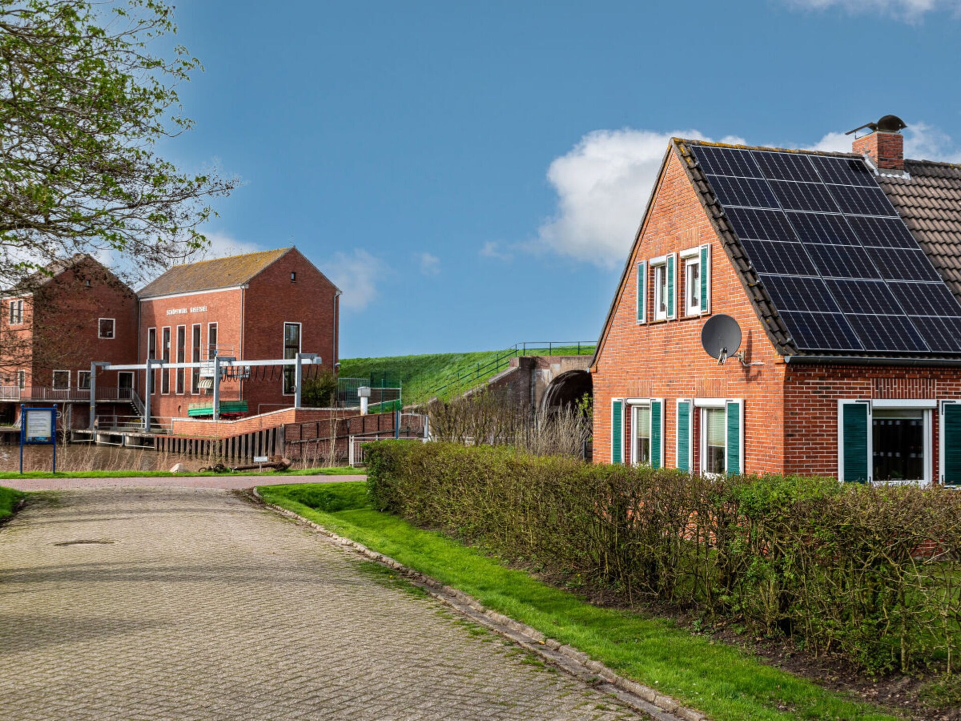 Nieuw Greetsiels vakantiehuis aan het water, vlakbij haven en centrum - foto 25