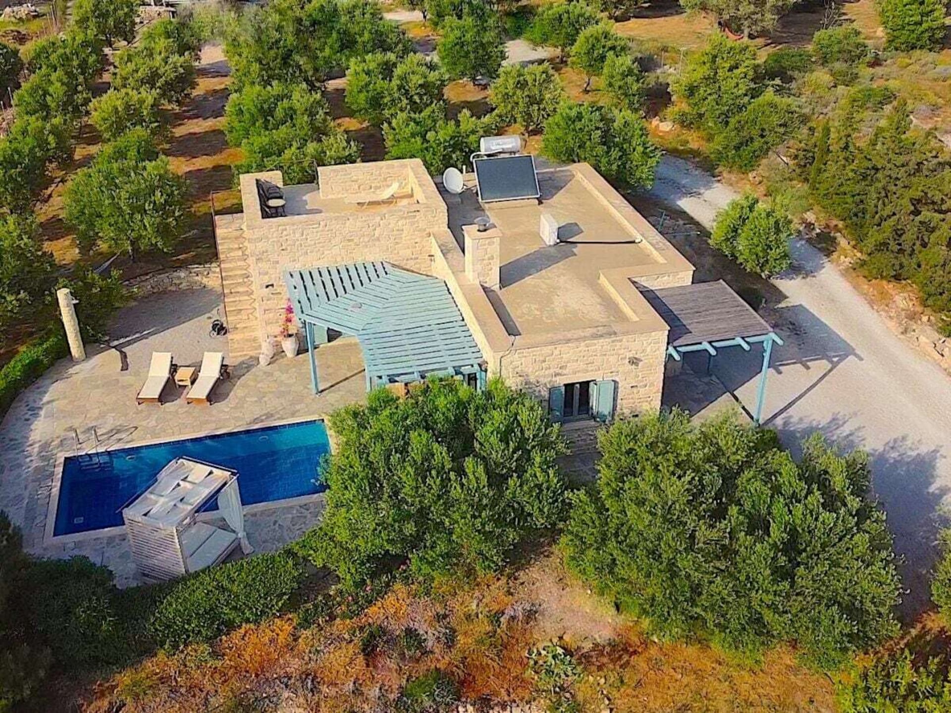 Authentiek stenen huis met privézwembad tussen de olijfbomen bij Tympaki - foto 22