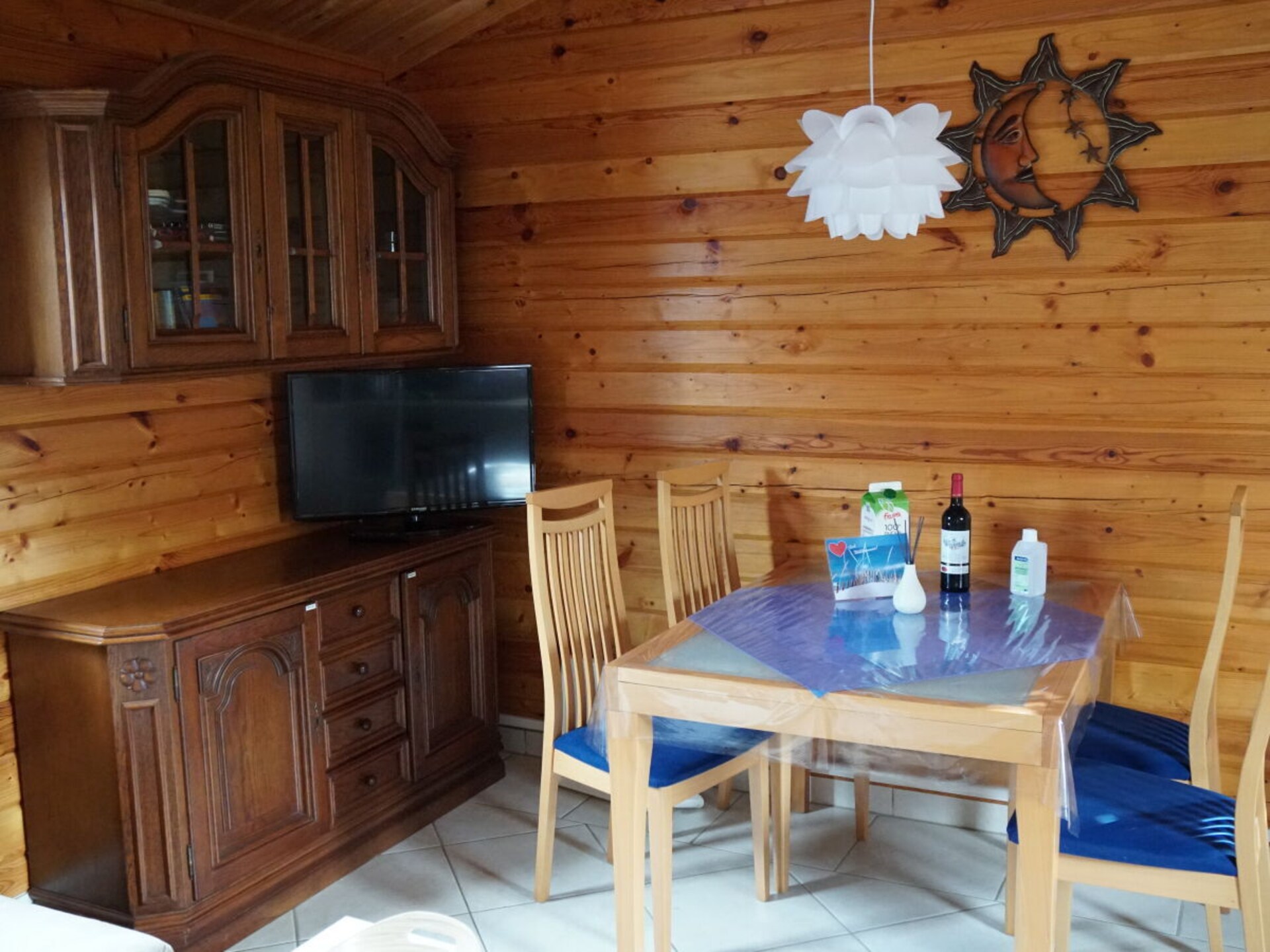 Knus houten vakantiehuis met veranda op 10 minuten van de Atlantische Oceaan - foto 9