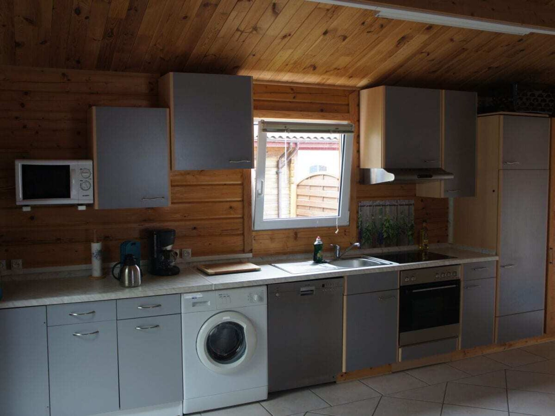 Knus houten vakantiehuis met veranda op 10 minuten van de Atlantische Oceaan - foto 12
