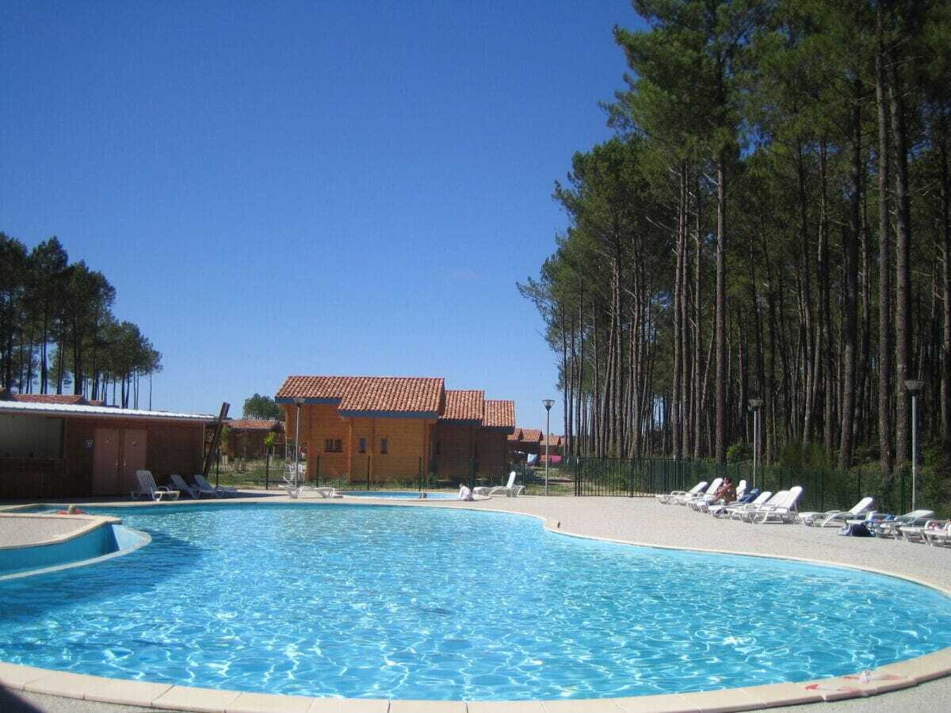 Knus houten vakantiehuis met veranda op 10 minuten van de Atlantische Oceaan - foto 20