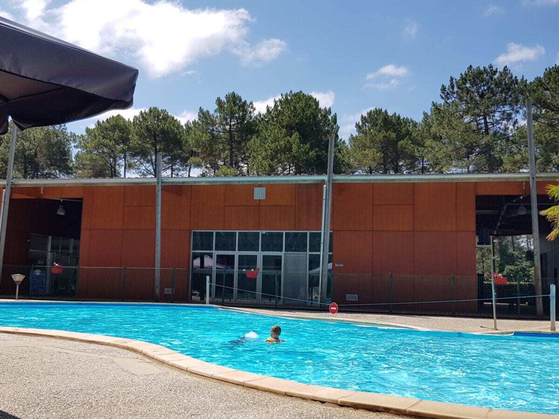 Knus houten vakantiehuis met veranda op 10 minuten van de Atlantische Oceaan - foto 21