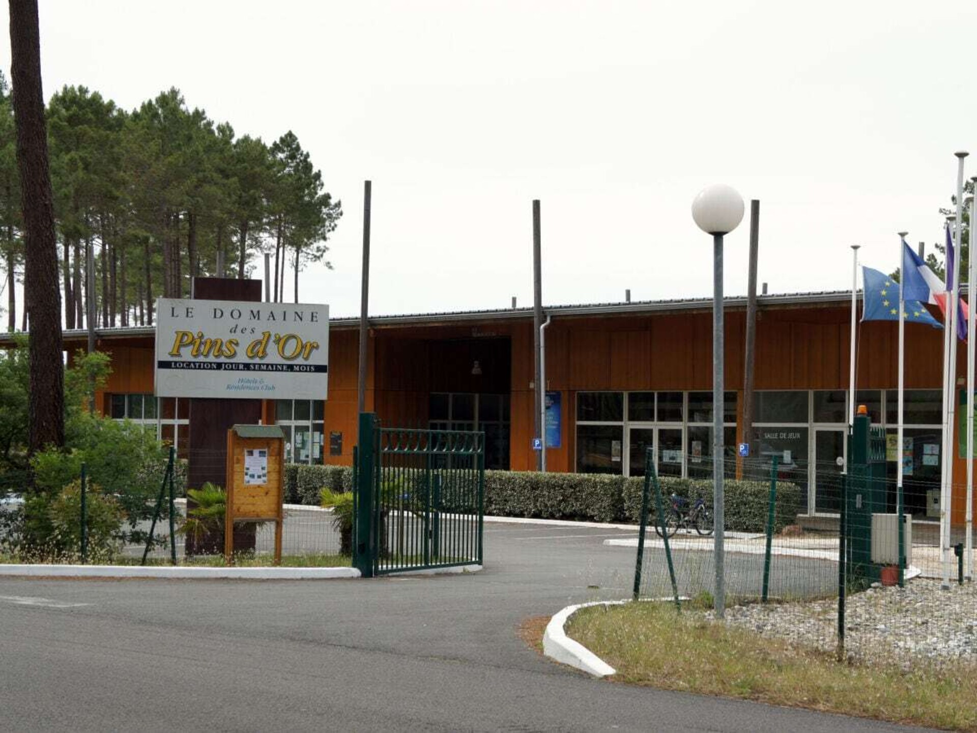 Knus houten vakantiehuis met veranda op 10 minuten van de Atlantische Oceaan - foto 24