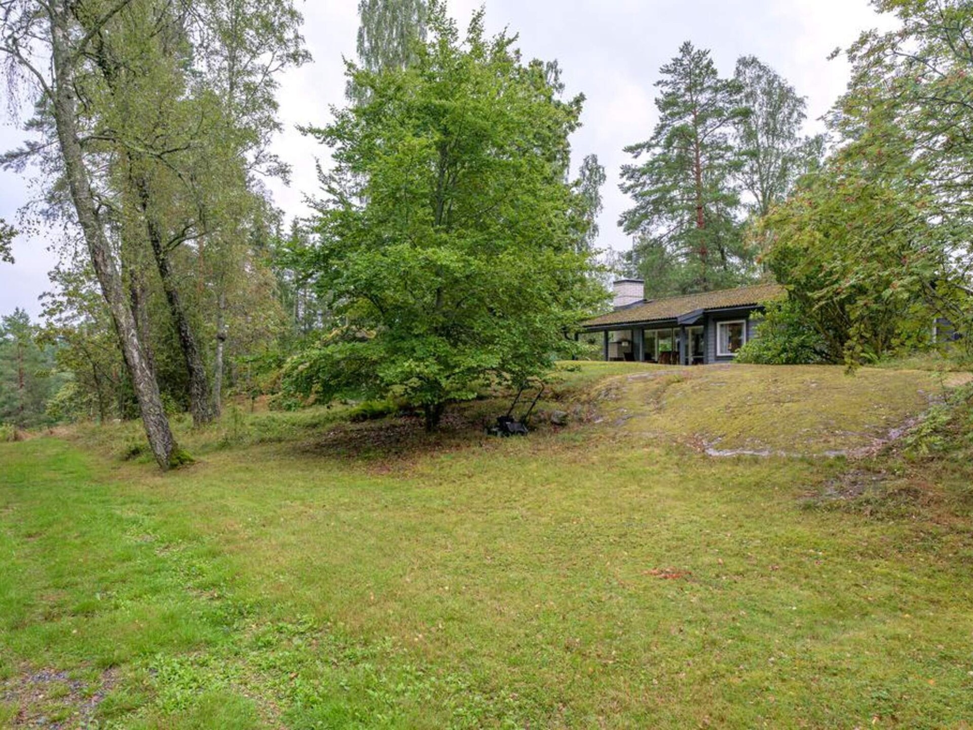 Knusse Zweedse hütte aan het Båven meer bij Sparreholm - foto 10