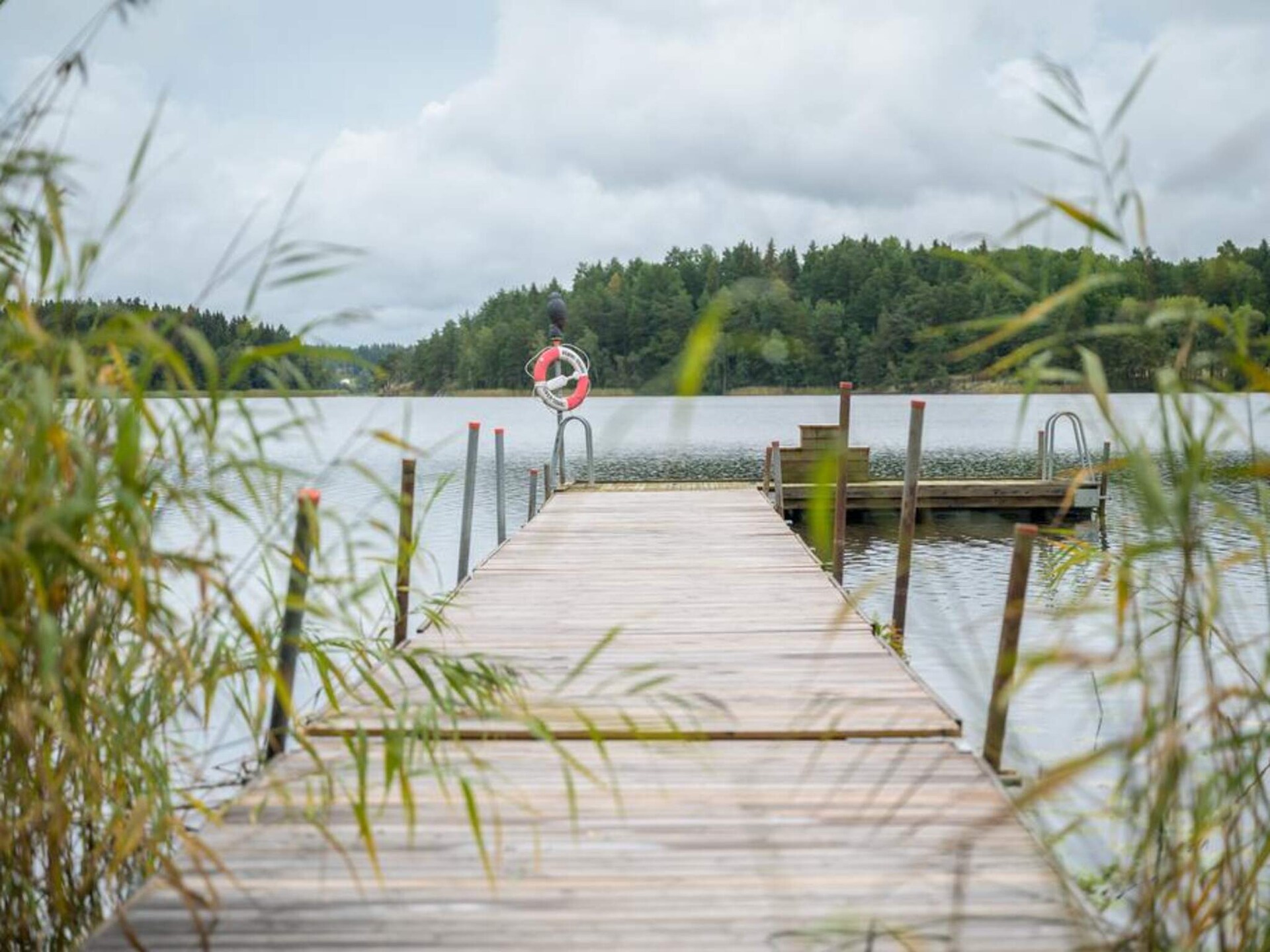 Knusse Zweedse hütte aan het Båven meer bij Sparreholm - foto 5