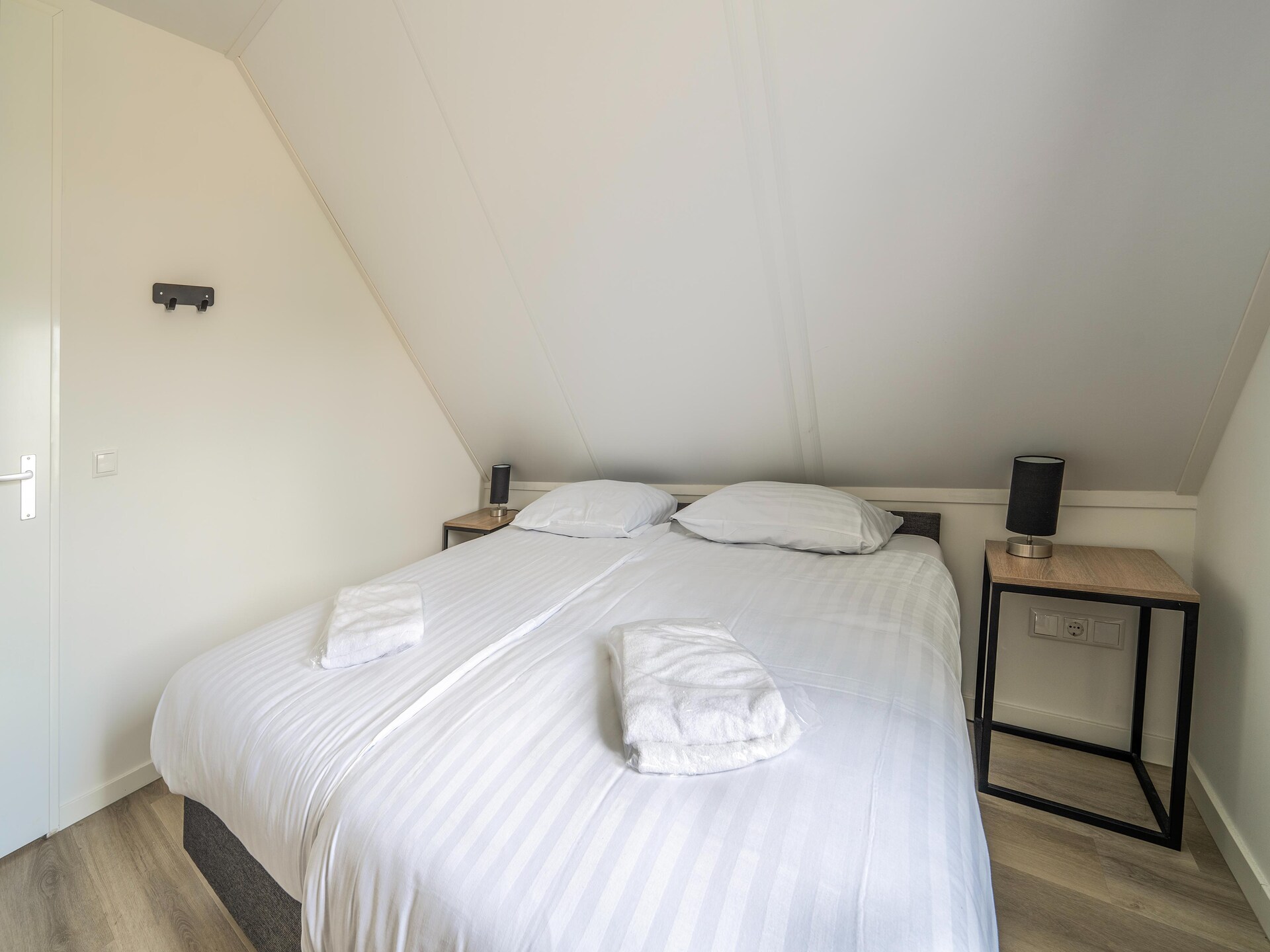 Vrijstaand vakantiehuis aan het meer in Simonshaven, met tuin en strand op loopafstand - foto 30