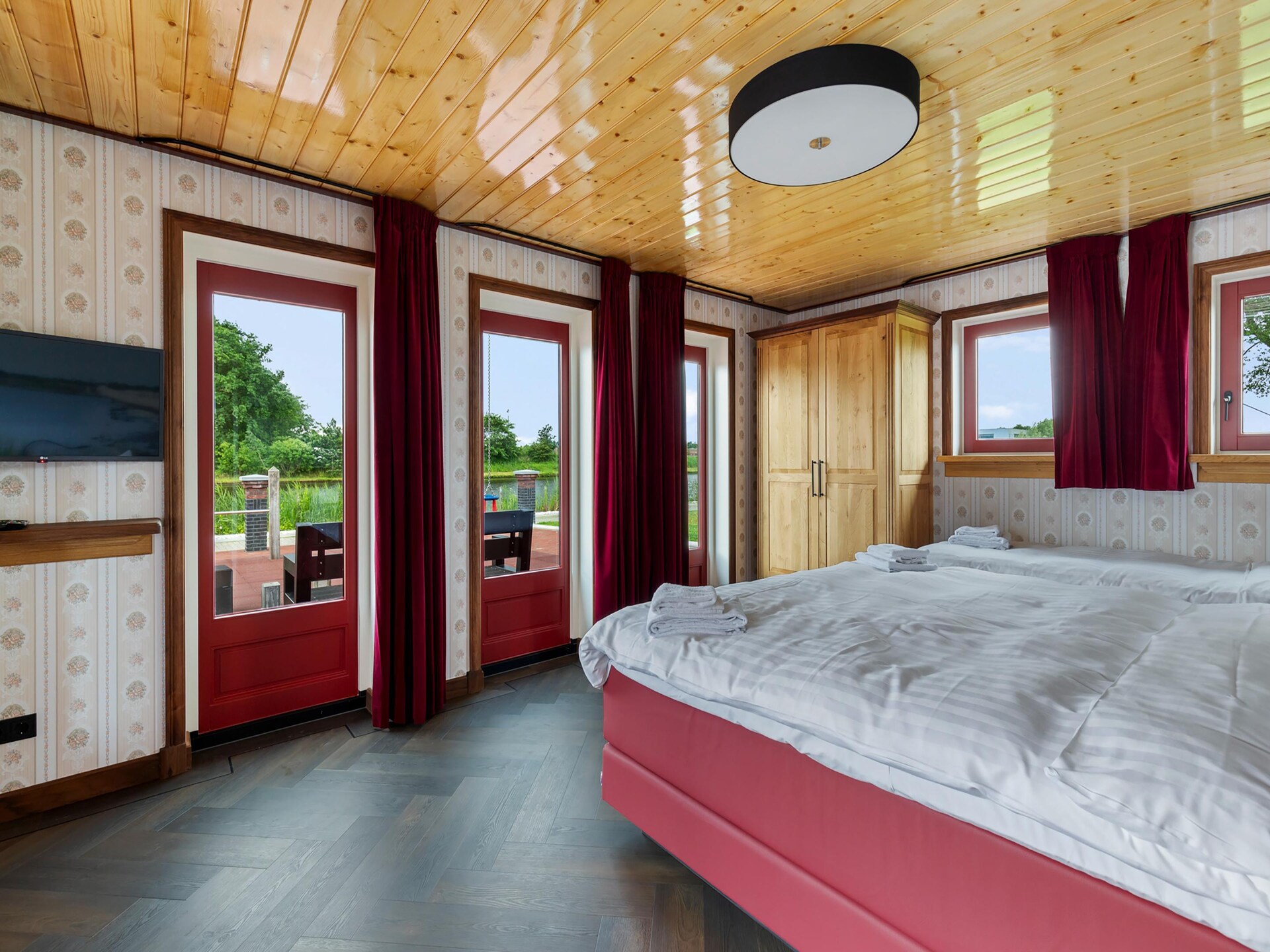 It Simmerhuske: elegant vakantiehuis aan Fries kanaal met oplaadpunten - foto 10