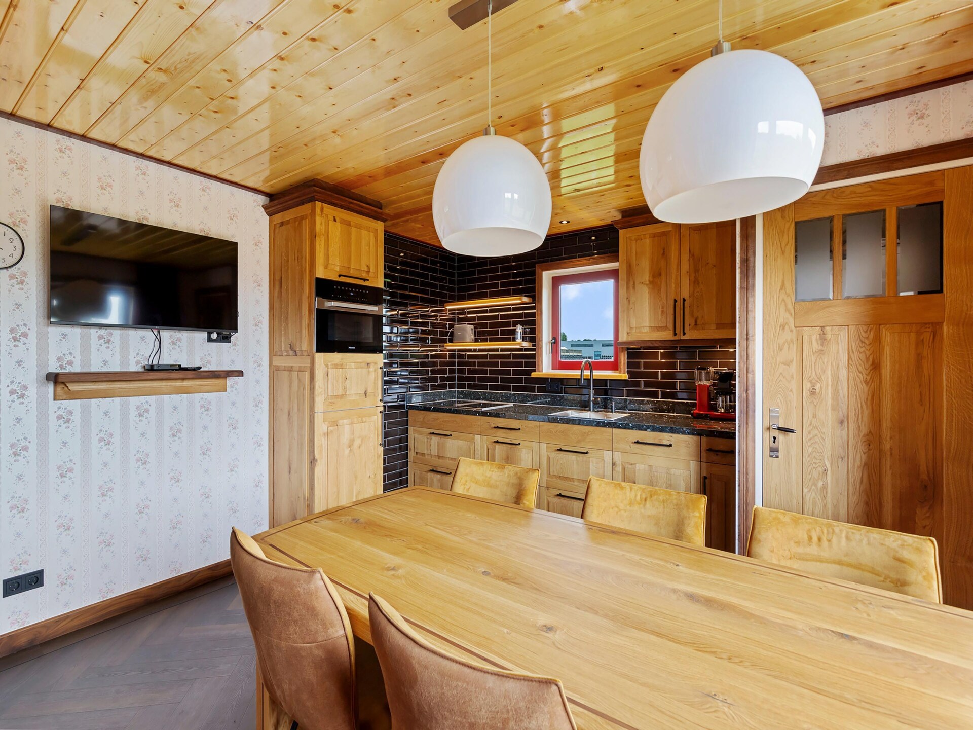It Simmerhuske: elegant vakantiehuis aan Fries kanaal met oplaadpunten - foto 4