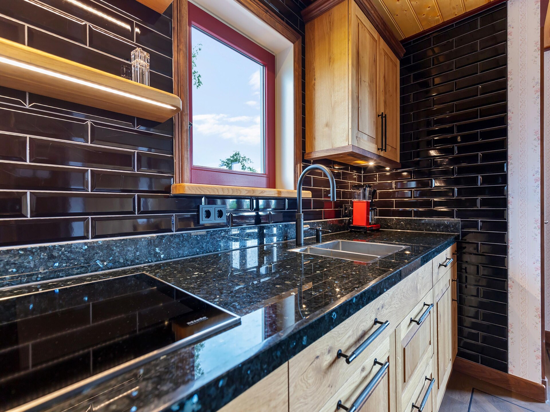 It Simmerhuske: elegant vakantiehuis aan Fries kanaal met oplaadpunten - foto 9