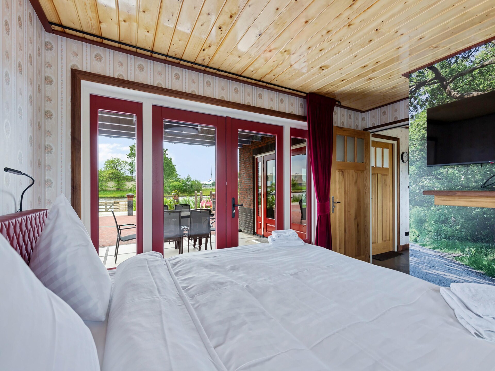 It Simmerhuske: elegant vakantiehuis aan Fries kanaal met oplaadpunten - foto 16